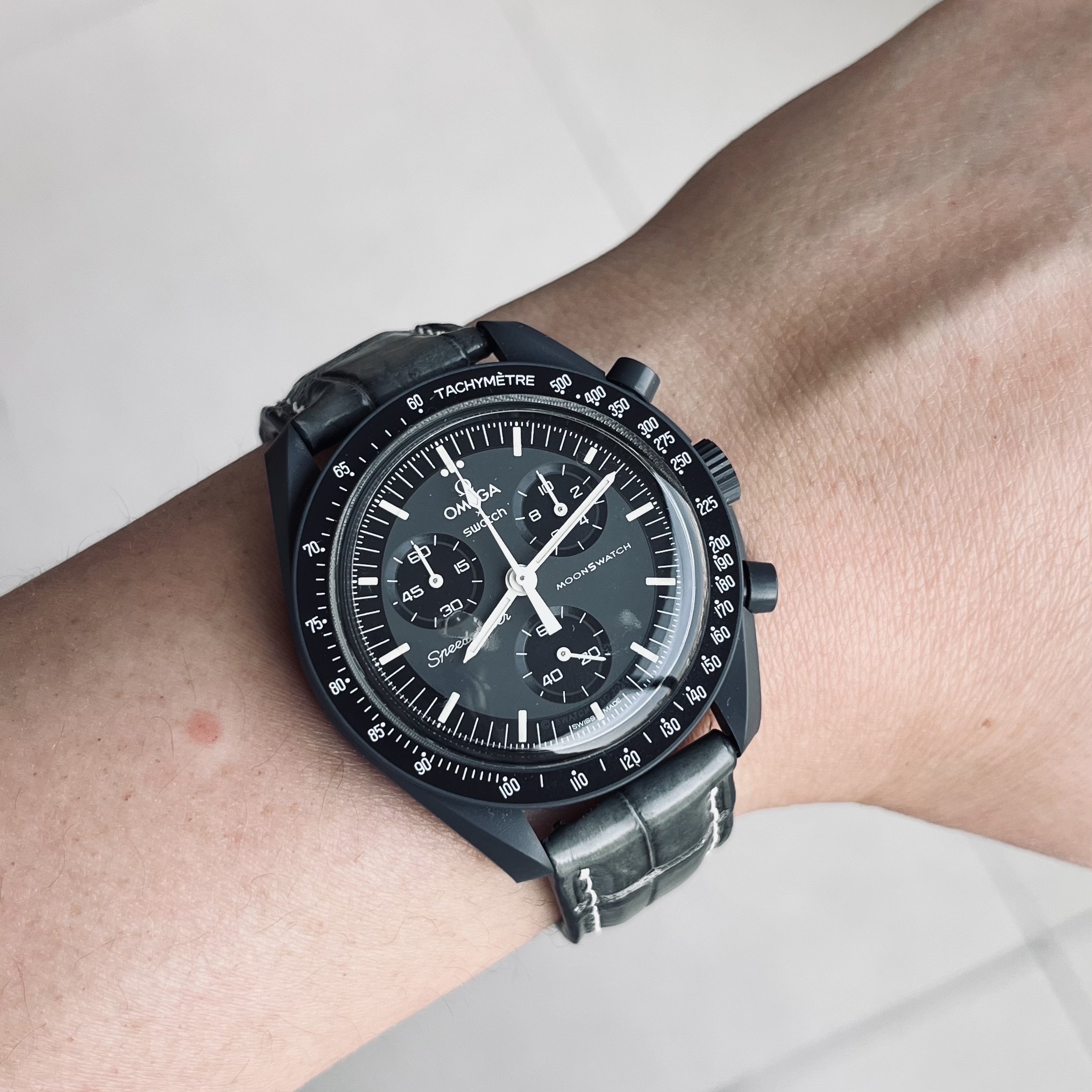 Swatch x Omega Bioceramic MoonSwatch Mission To Mercury 착용 스타일 - 1