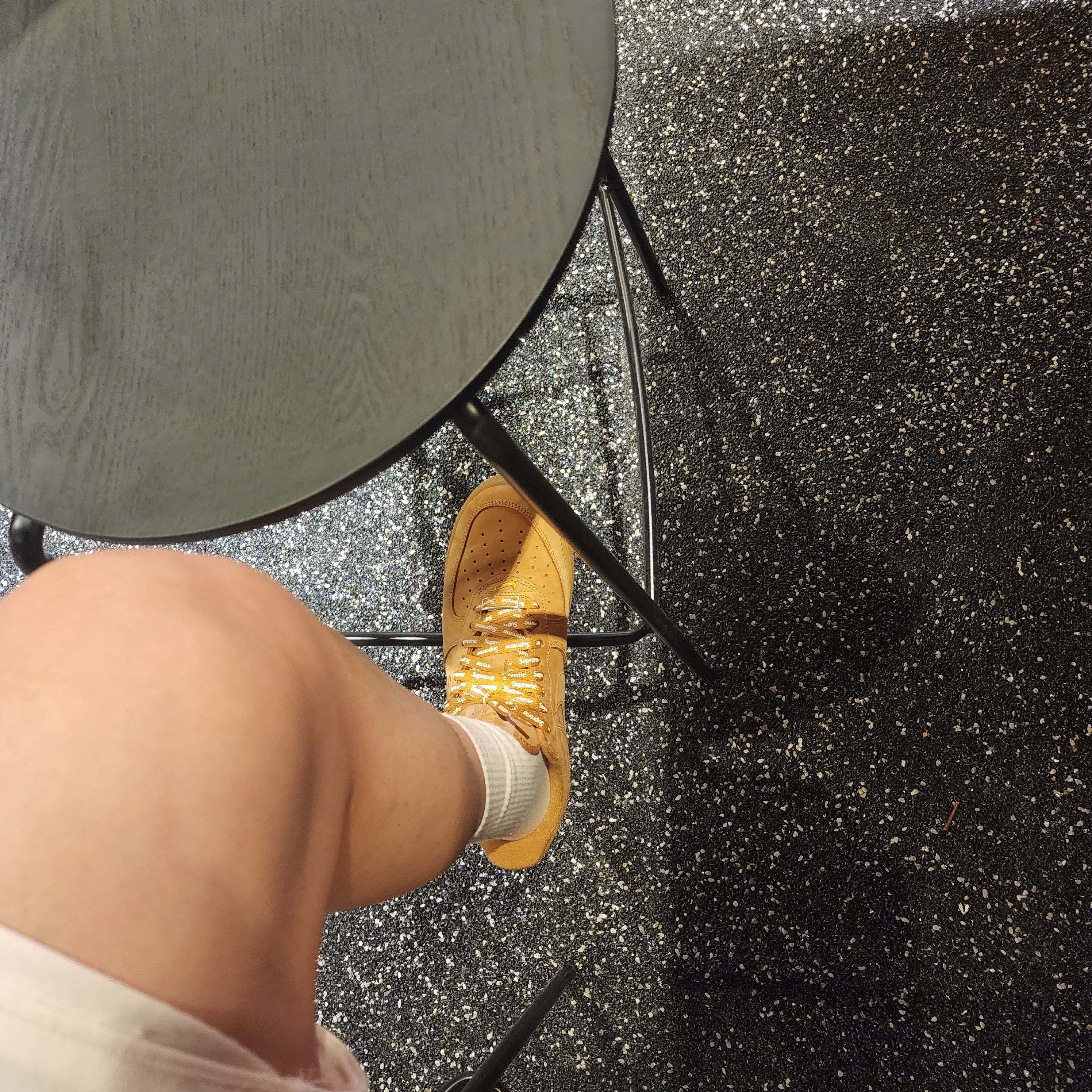 Nike x Supreme Air Force 1 Low Flax 착용 스타일 - 1