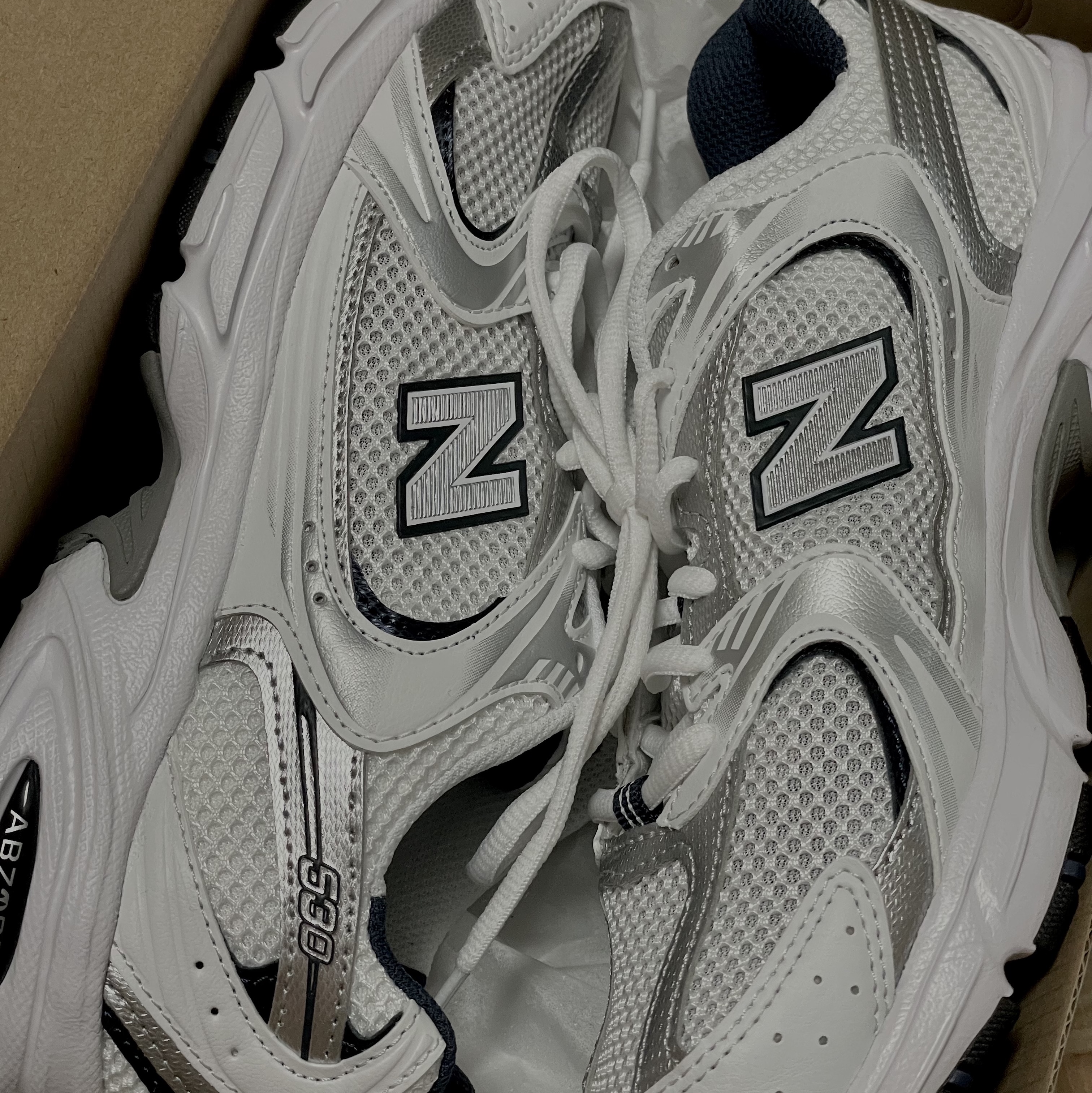 New Balance 530 White 착용 스타일