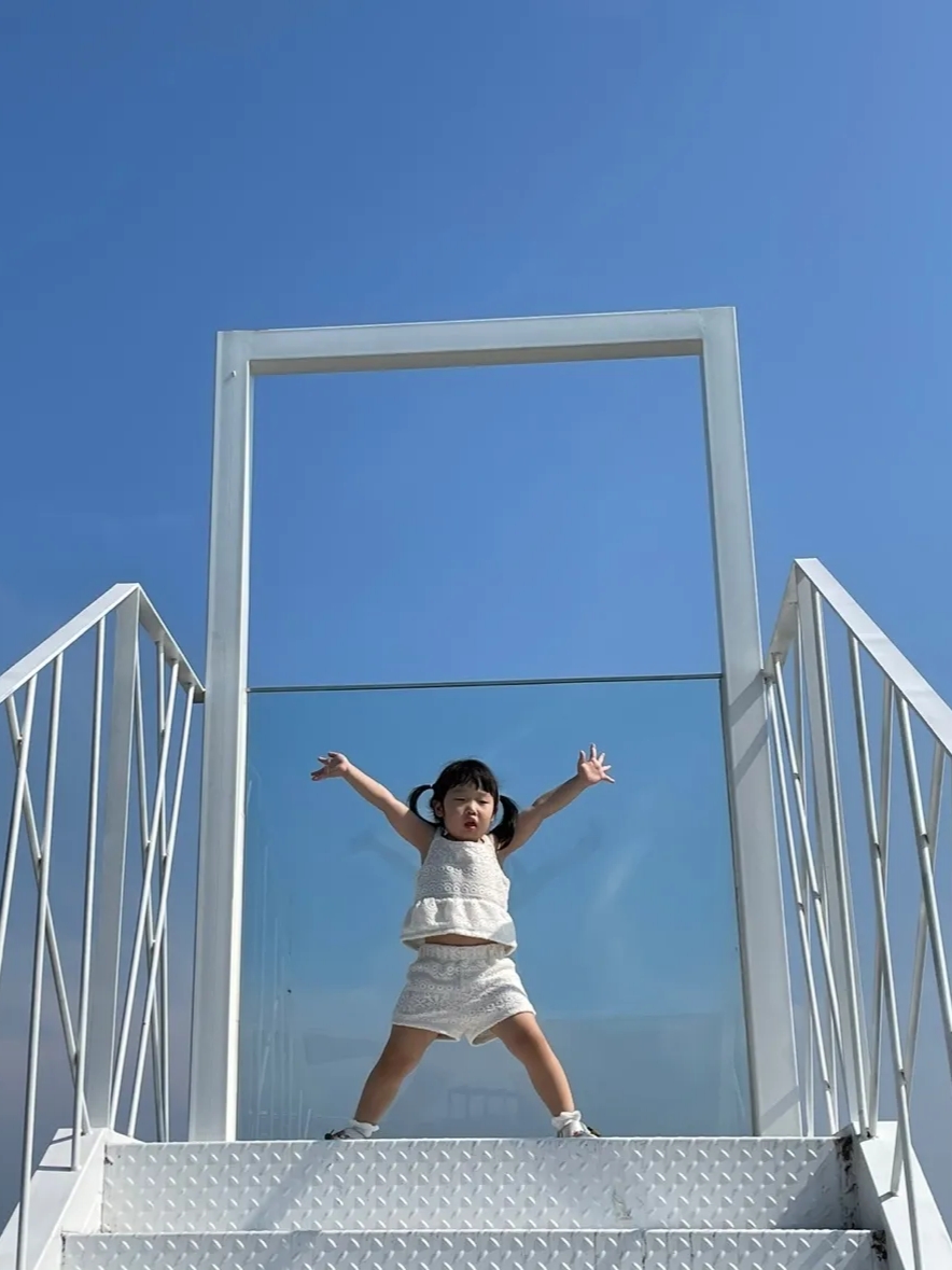 스투시 스탁 로우 프로 캡 블랙, 스투시 모던 에이지 티셔츠 화이트 착용 스타일 - 2
