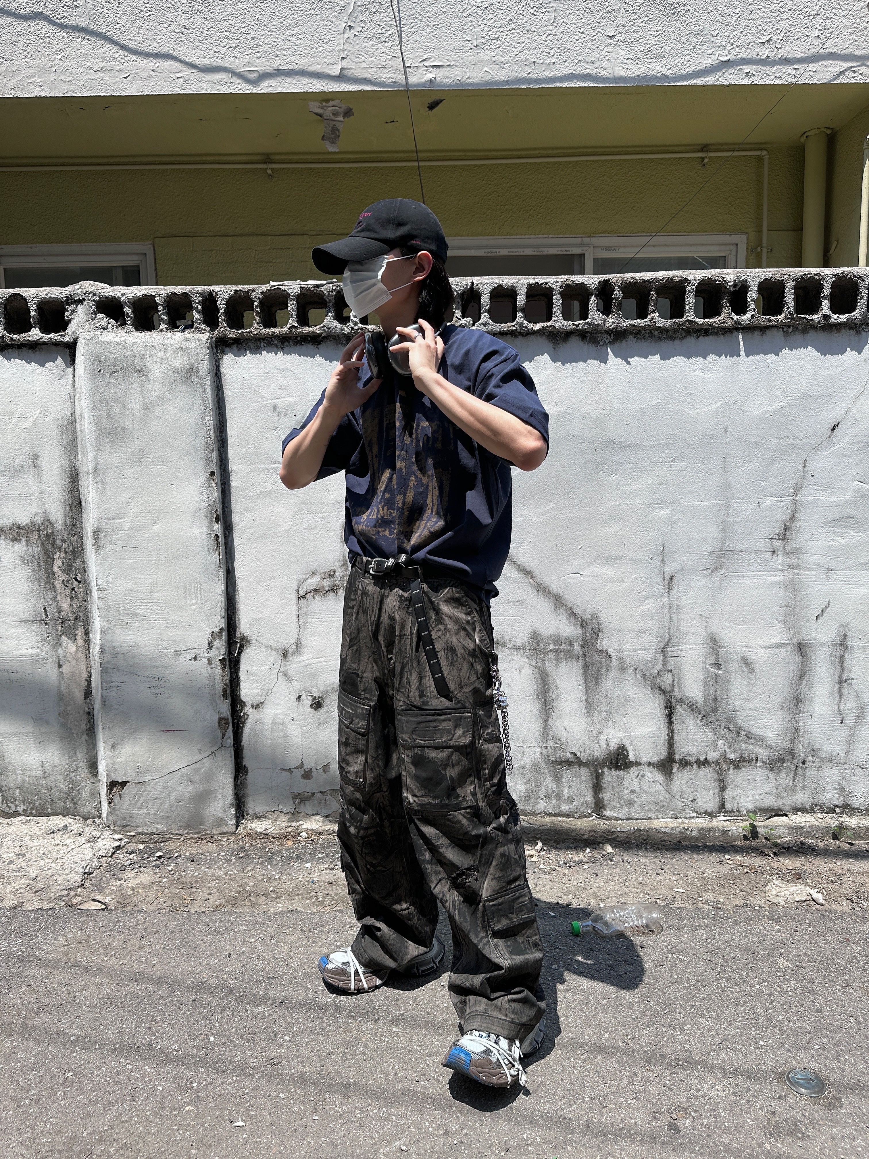 Undermycar Puke Rough Oil Coating Wide Cargo Pants Oil Black - 23SS, Balenciaga 3XL Sneakers Worn Out Grey White Blue 착용 스타일 - 3