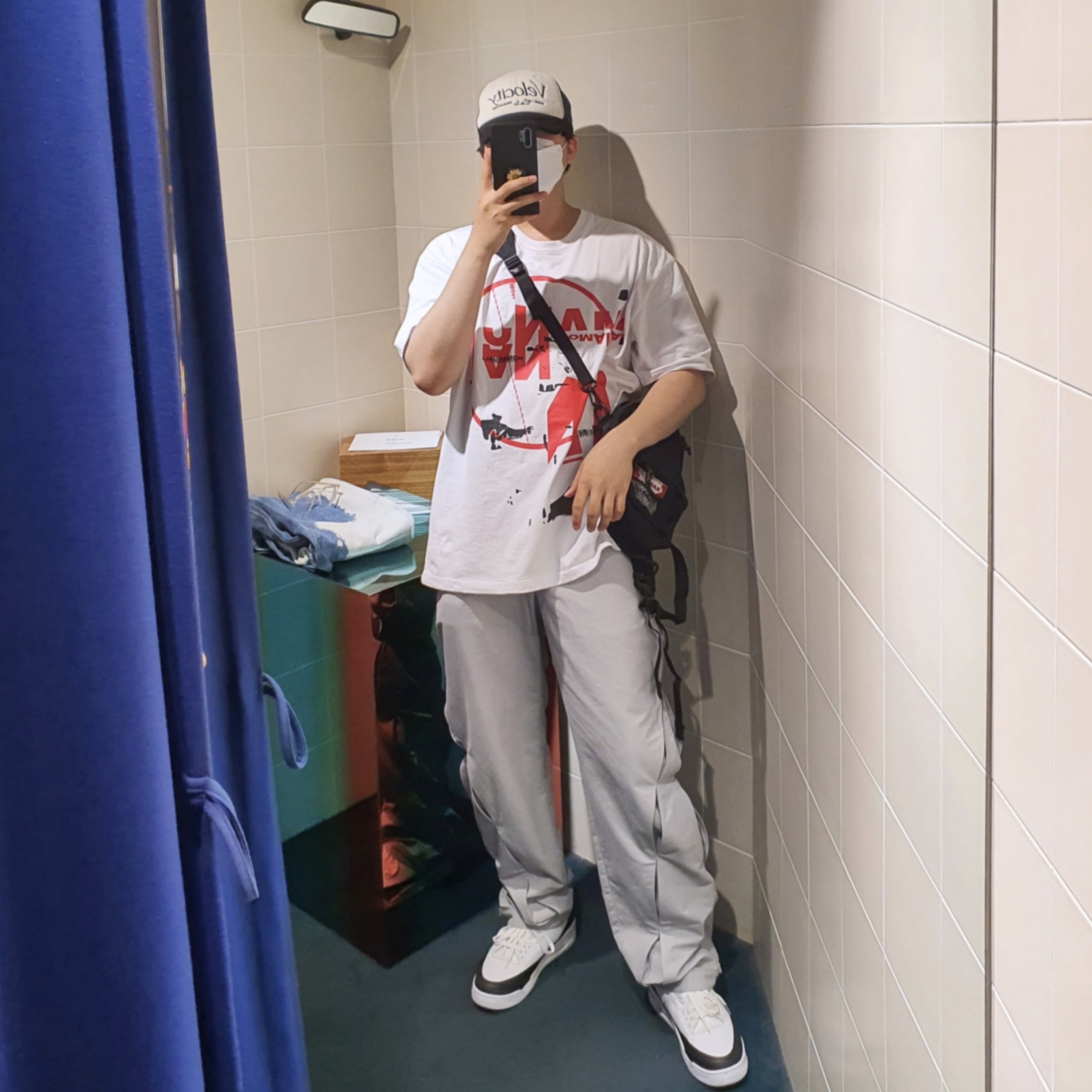Jordan 3 x Fragment Retro SP White Black, MM6 Maison Margiela x Eastpak Mini Shoulder Bag Black 착용 스타일