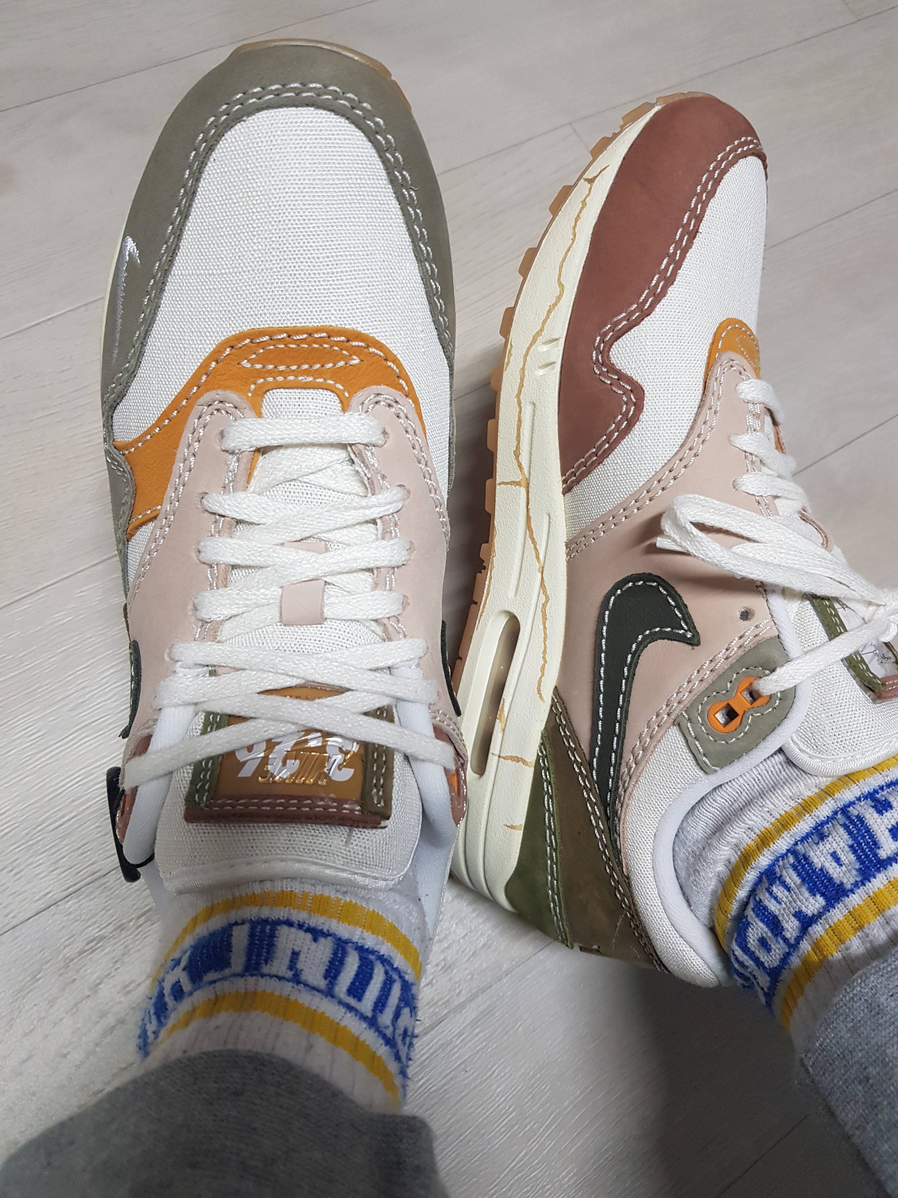 (W) Nike Air Max 1 Premium Wabisabi 착용 스타일