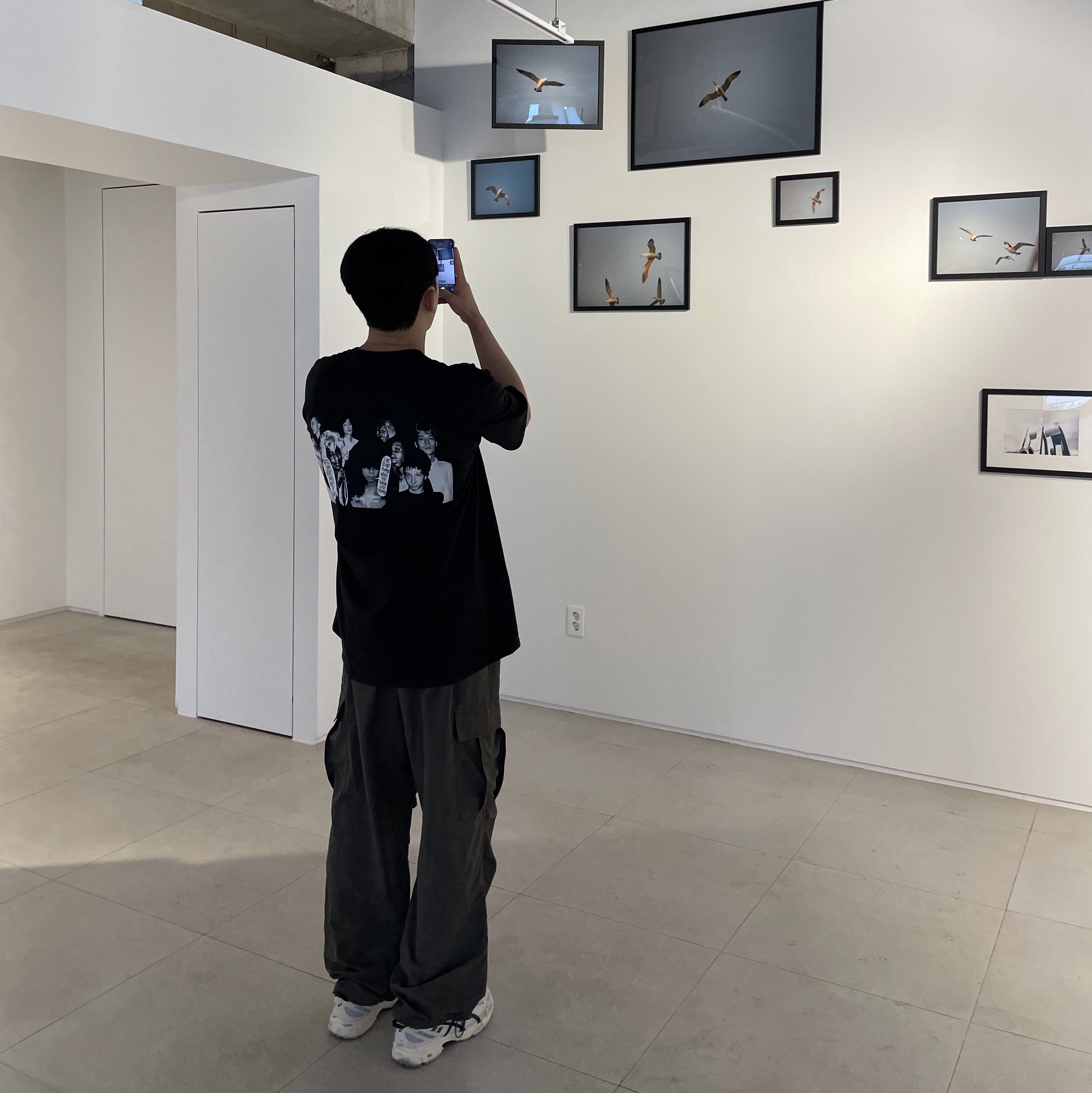 Stussy x Martine Rose Collage Pigment Dyed T-Shirt Black, Asics Gel-Venture 6 SPS Birch French Blue 착용 스타일