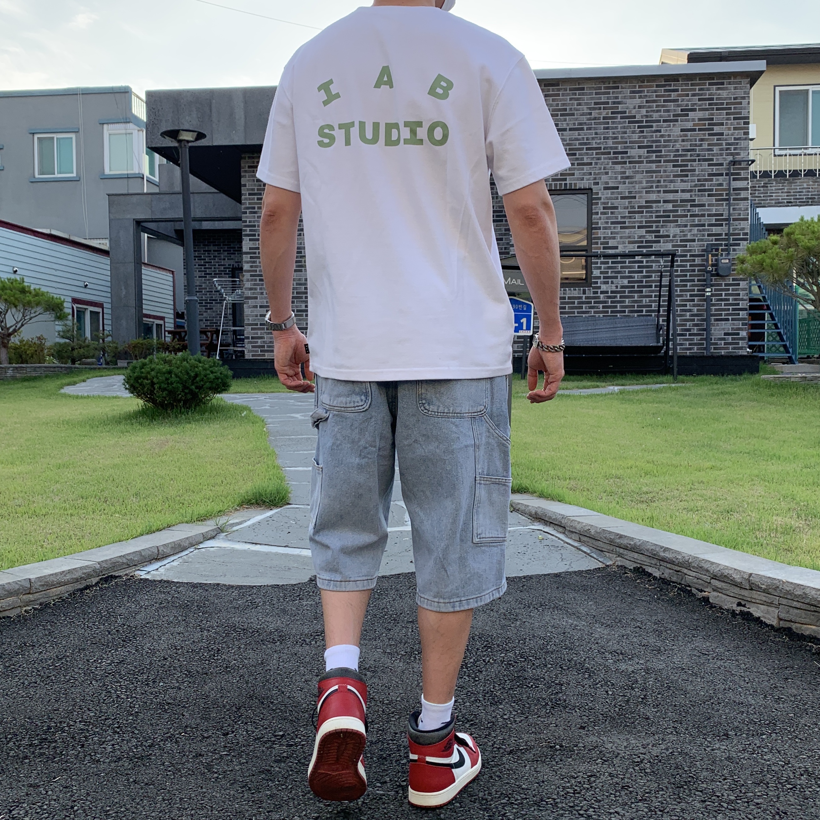 IAB Studio T-Shirt White Light Green, Jordan 1 Retro High OG Chicago 2022 착용 스타일 - 1