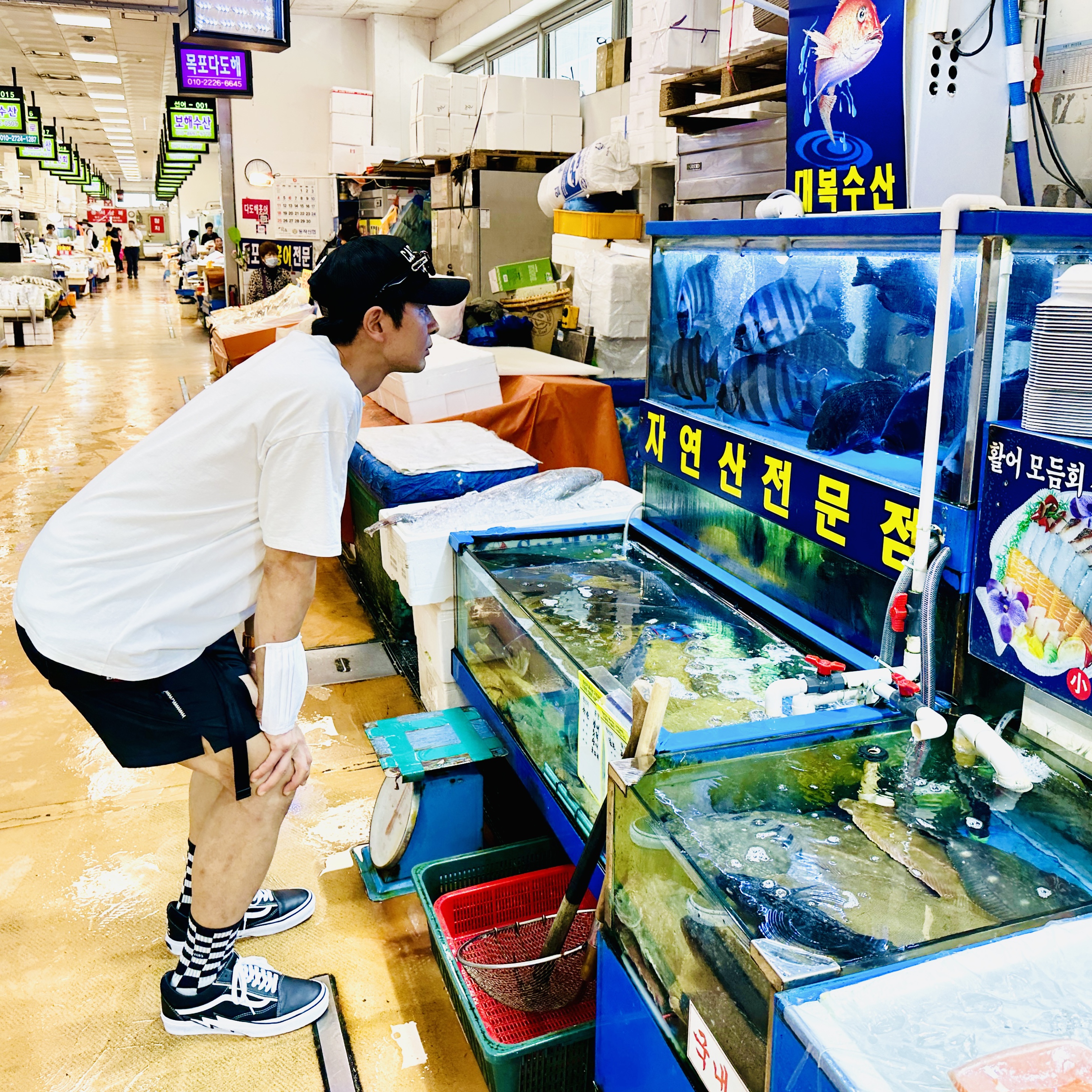반스 볼트 x 마스터마인드 월드 올드스쿨 볼트 블랙 착용 스타일 - 1