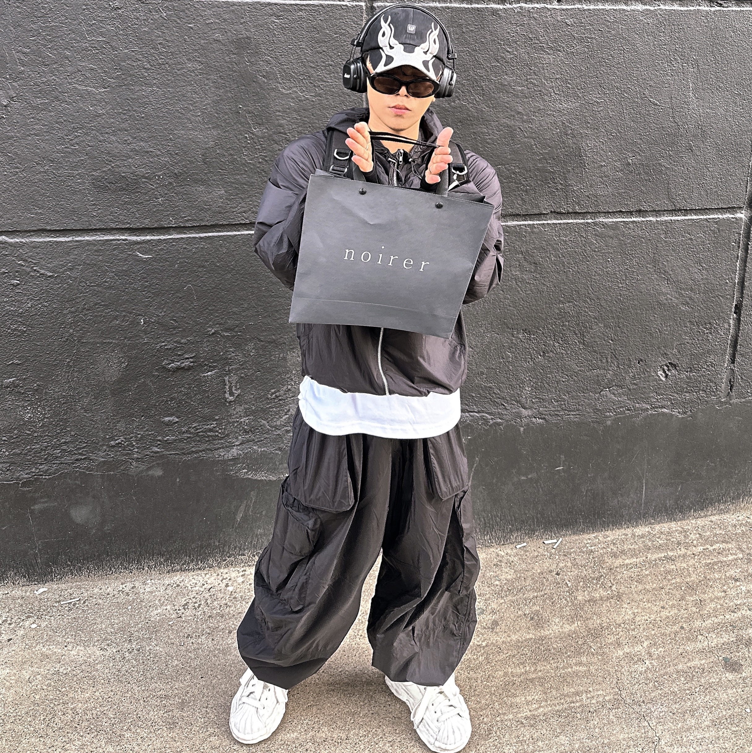 Maison Mihara Yasuhiro Blakey OG Sole Canvas Low-top Sneakers White, Yeezy Gap Engineered By Balenciaga Flame Cap Black 착용 스타일 - 1