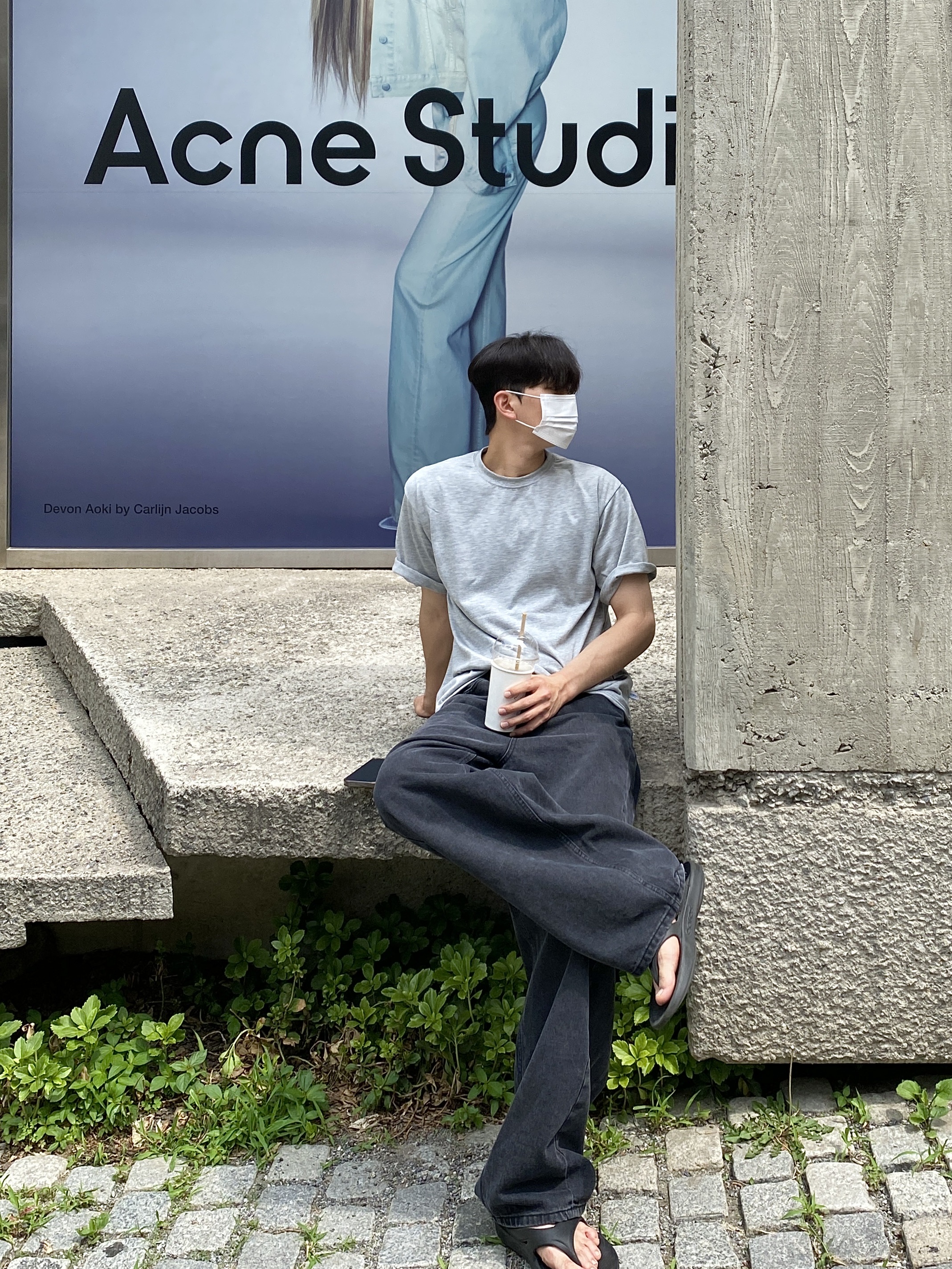 Oofos OOriginal Black 착용 스타일 - 1