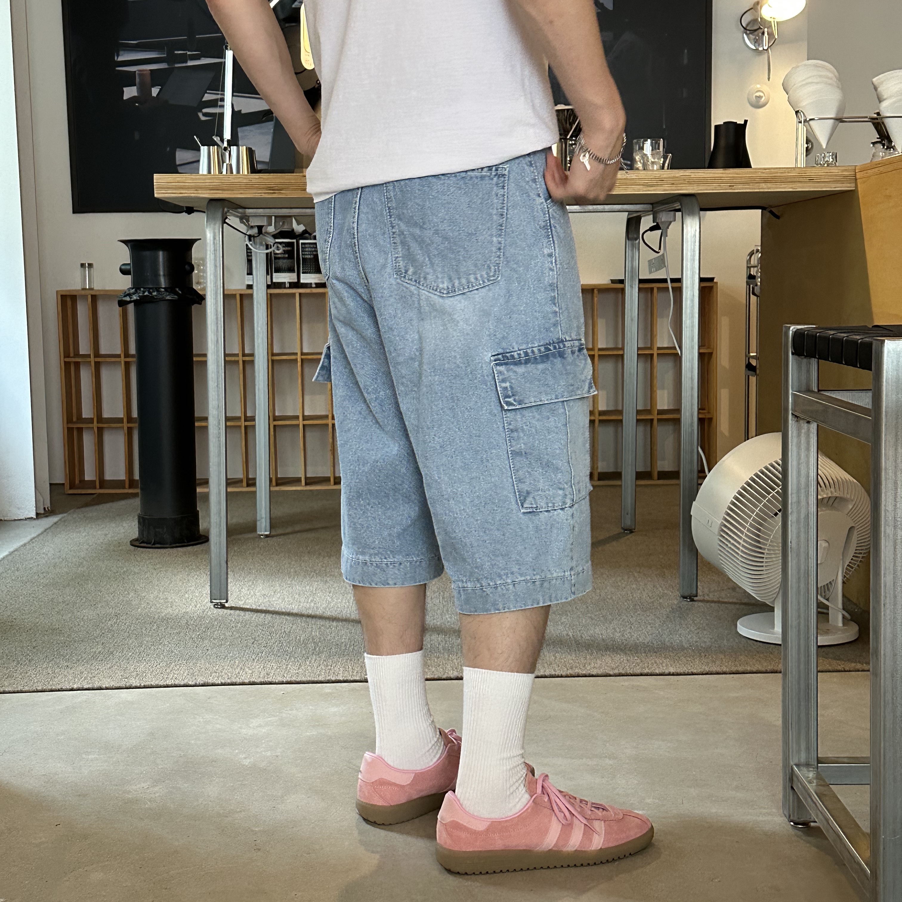 Adidas Bermuda Glow Pink 착용 스타일 - 3