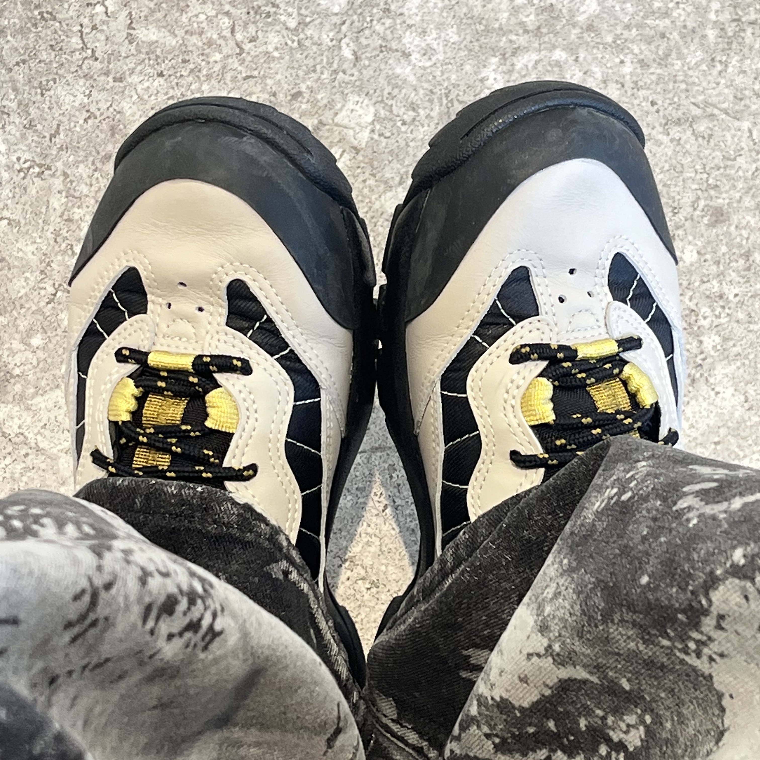 Nike ACG Air Mada Black and Celery Light Bone 착용 스타일 - 4