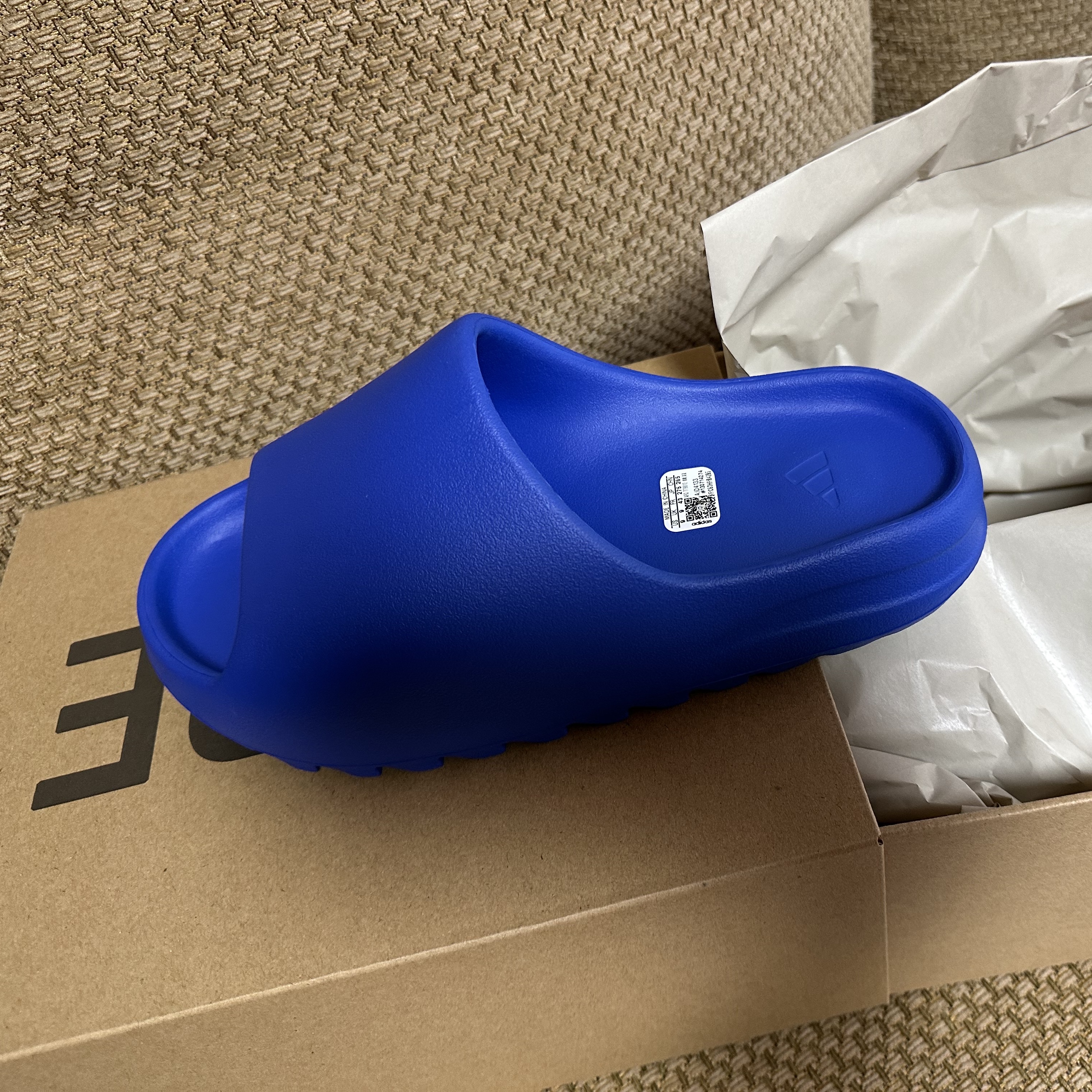 Adidas Yeezy Slide Azure 착용 스타일