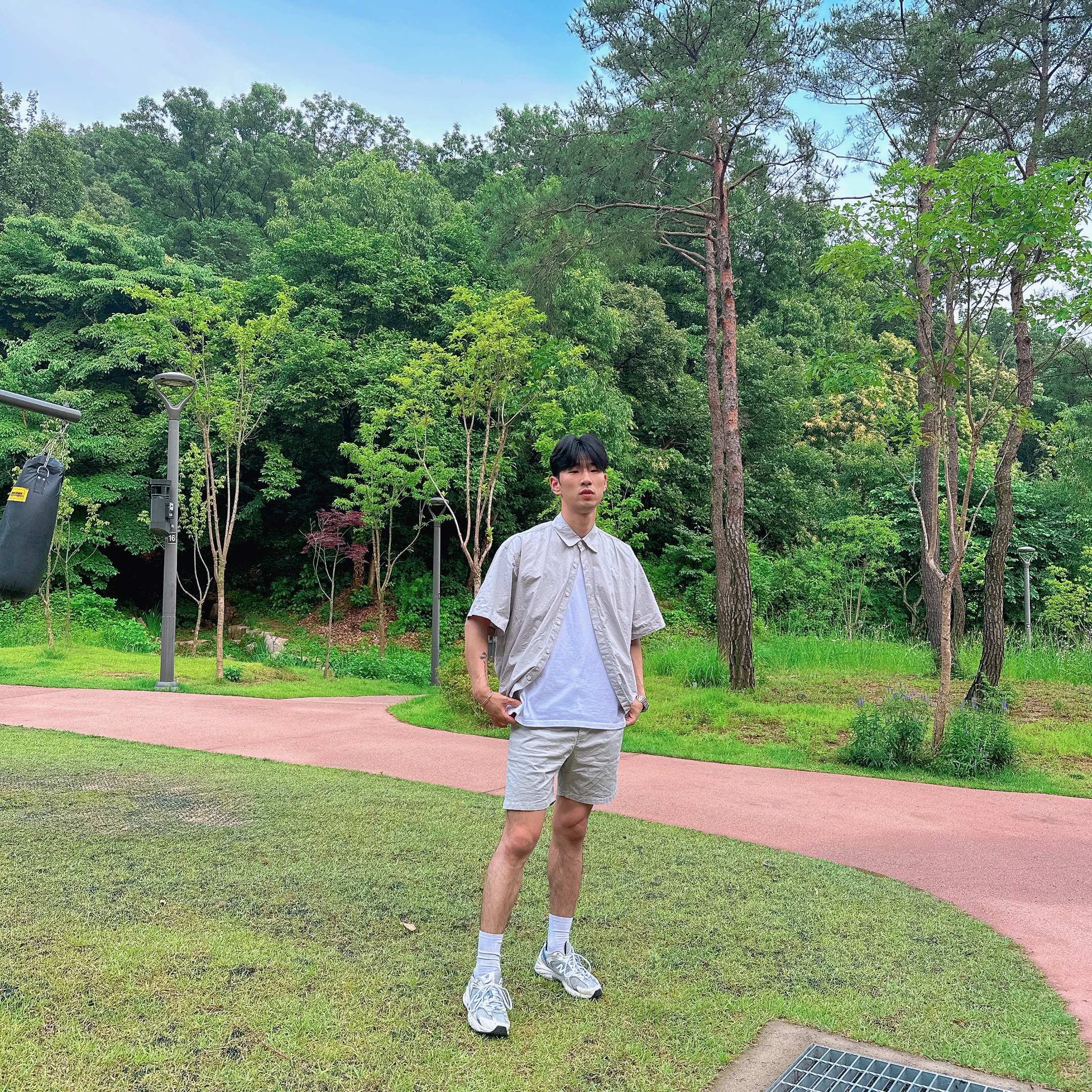 뉴발란스 530 스틸 블루 착용 스타일 - 1
