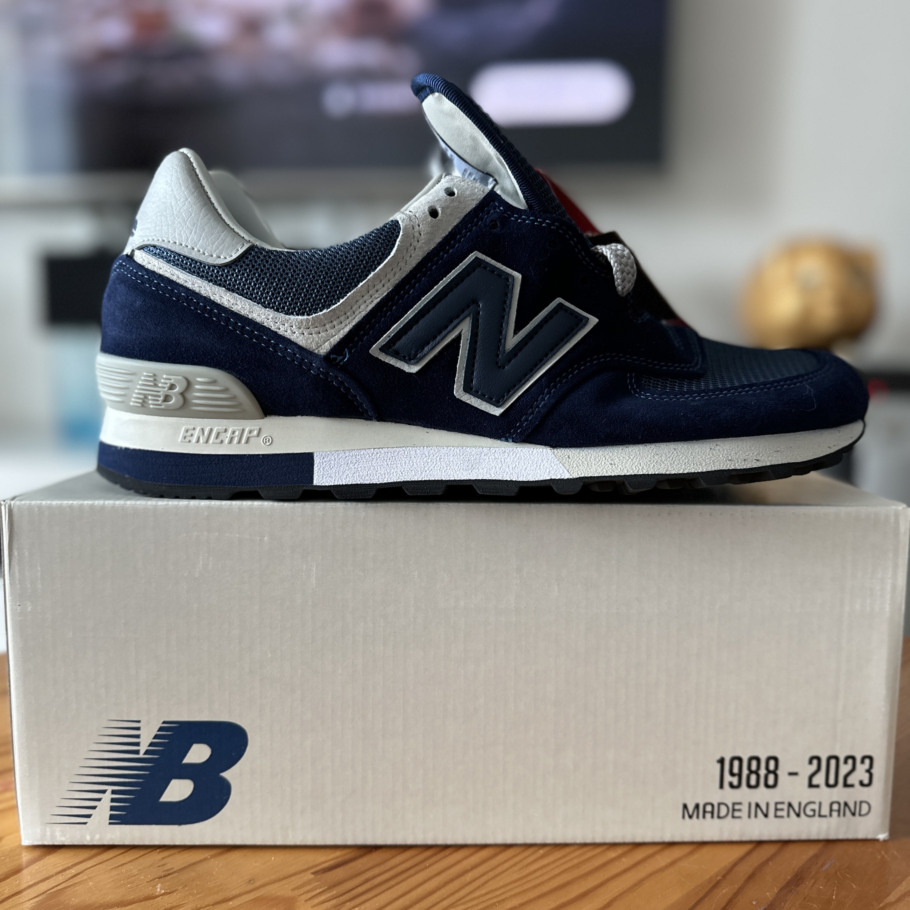 New Balance 576 Navy 착용 스타일 - 2