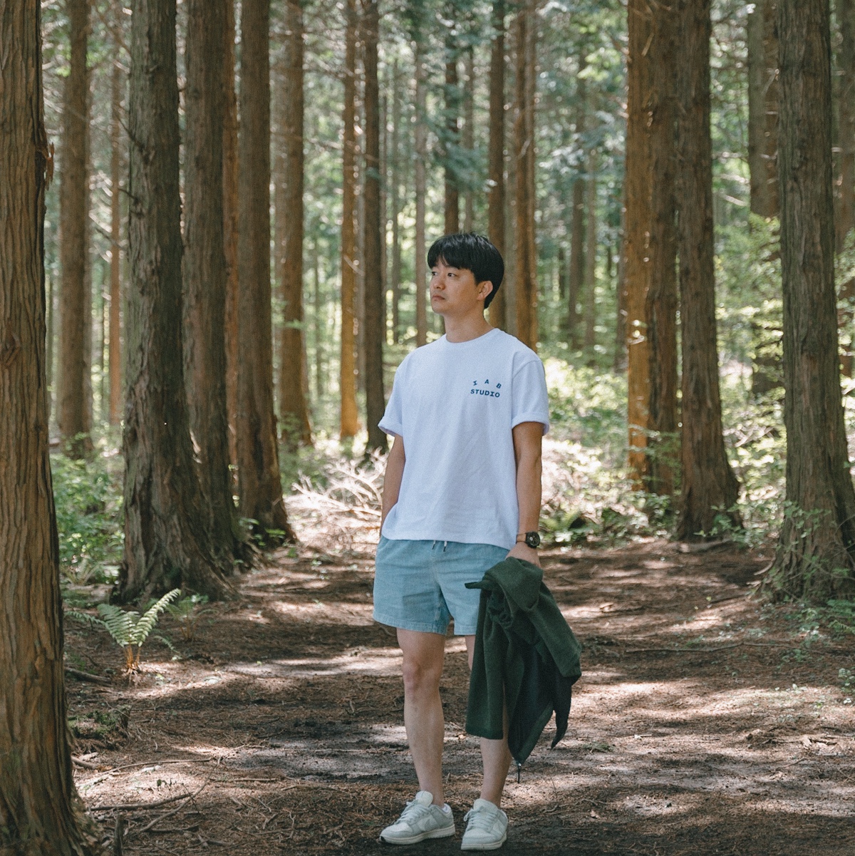 IAB Studio T-Shirt White Navy - 22FW 착용 스타일
