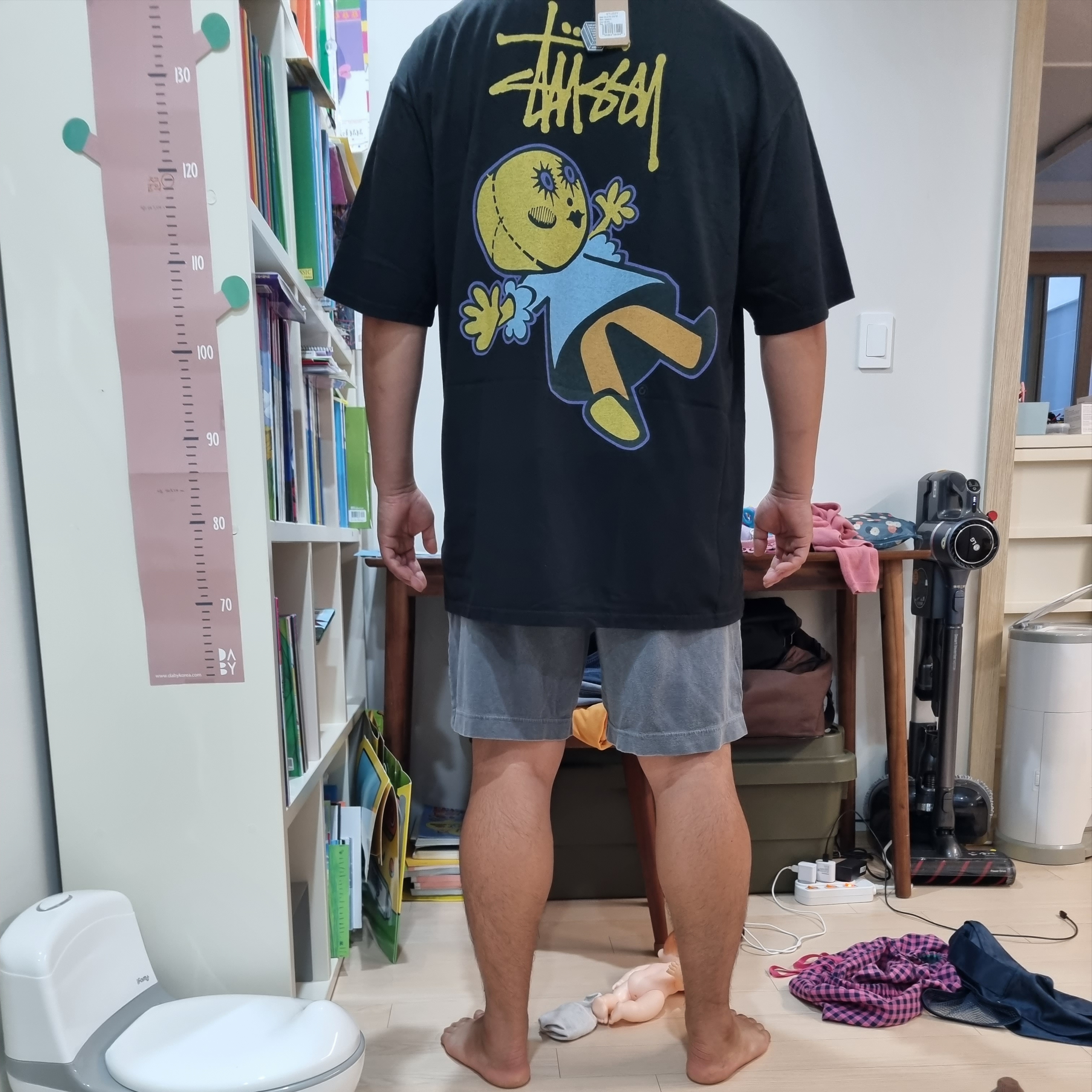 Stussy Dollie Pigment Dyed T-Shirt Black 착용 스타일