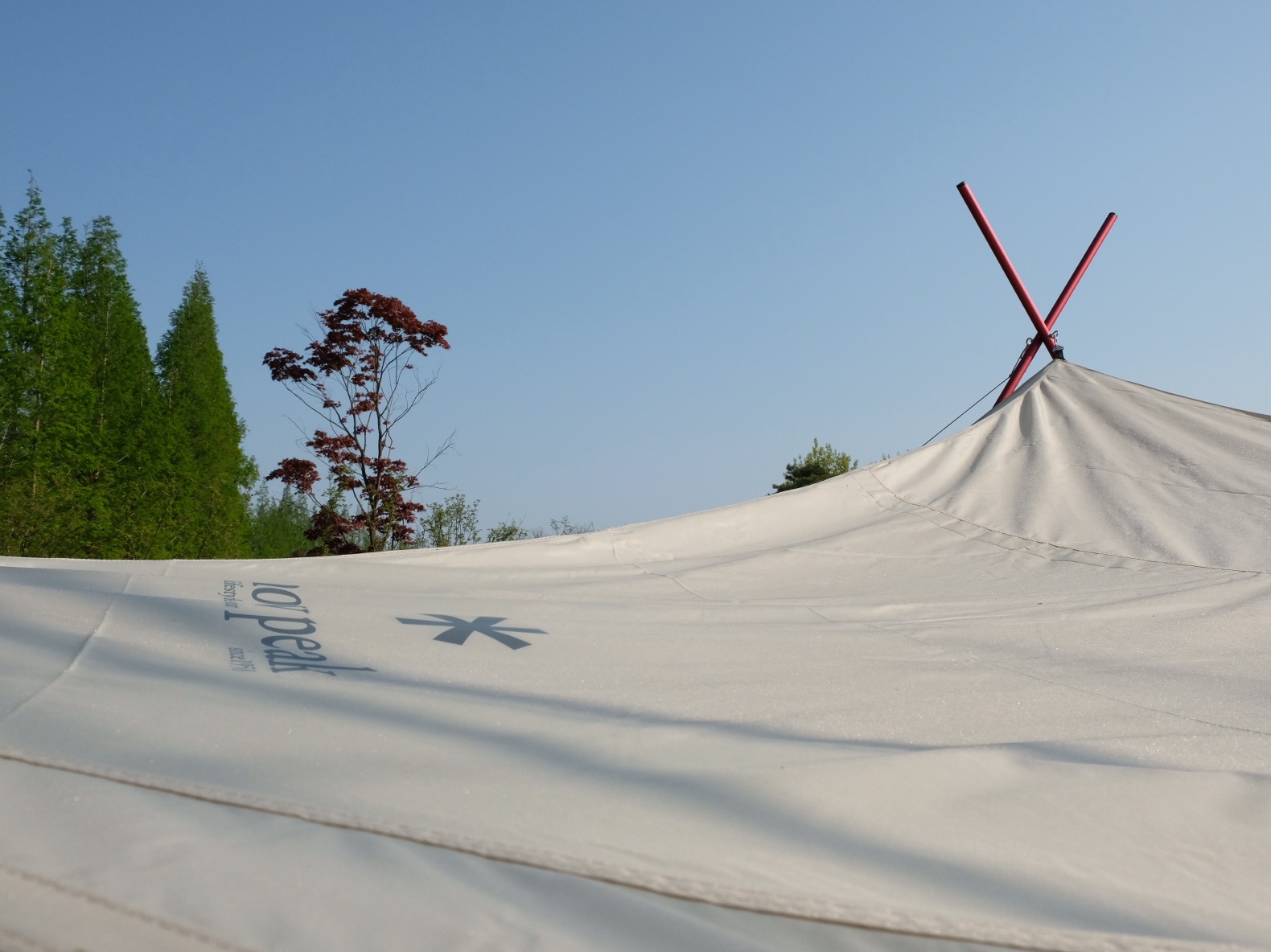 Snow Peak Alpha Breeze Ivory, Snow Peak HD Tarp Hexa Evo Pro. Ivory 착용 스타일 - 3