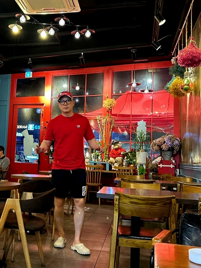 Supreme x The North Face Bandana T-Shirt Red - 22SS, Stussy SS Link Water Shorts Black 착용 스타일 - 2