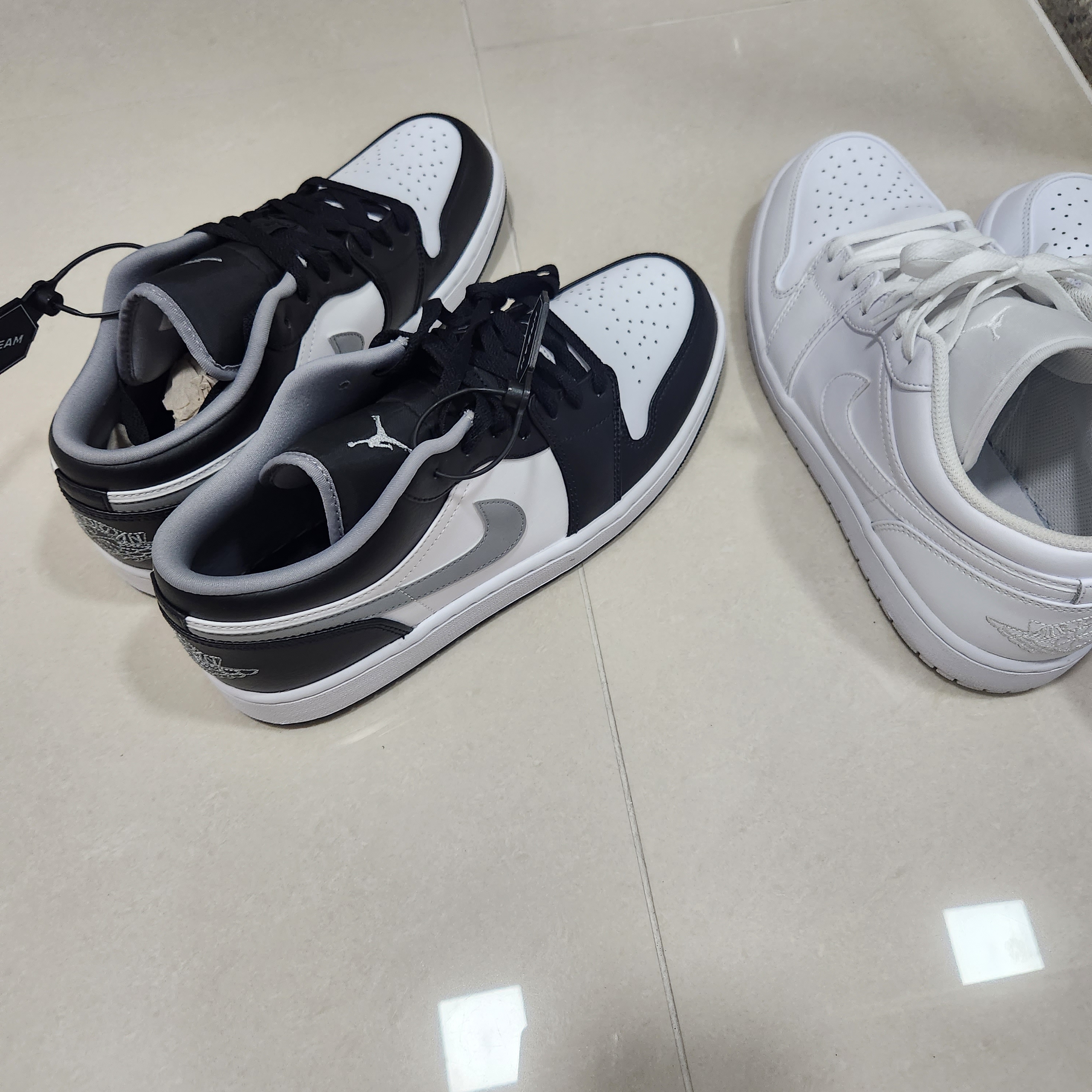 Jordan 1 Low Black Particle Grey 착용 스타일