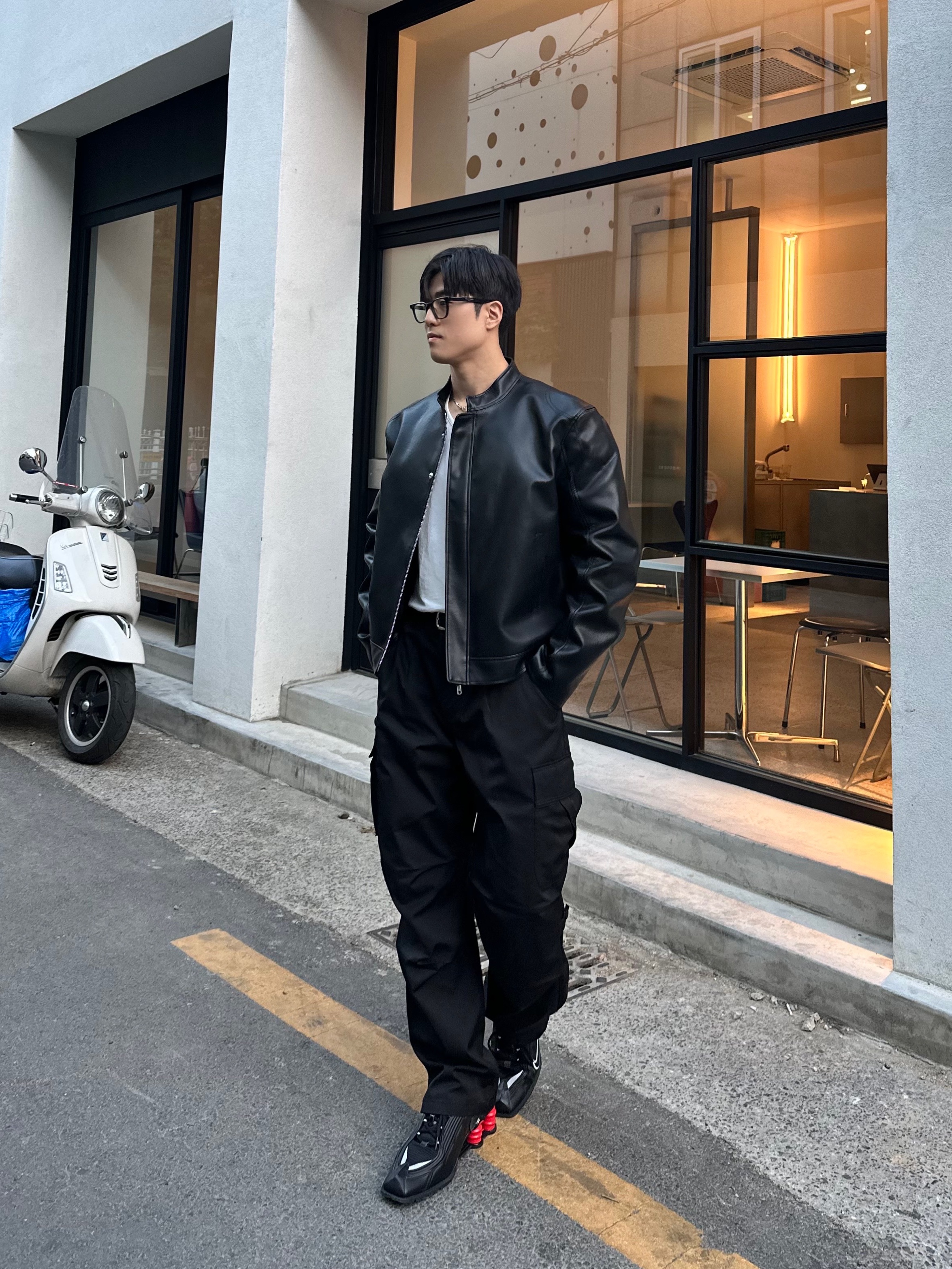 Nike x Martine Rose Shox MR4 Black 착용 스타일 - 2