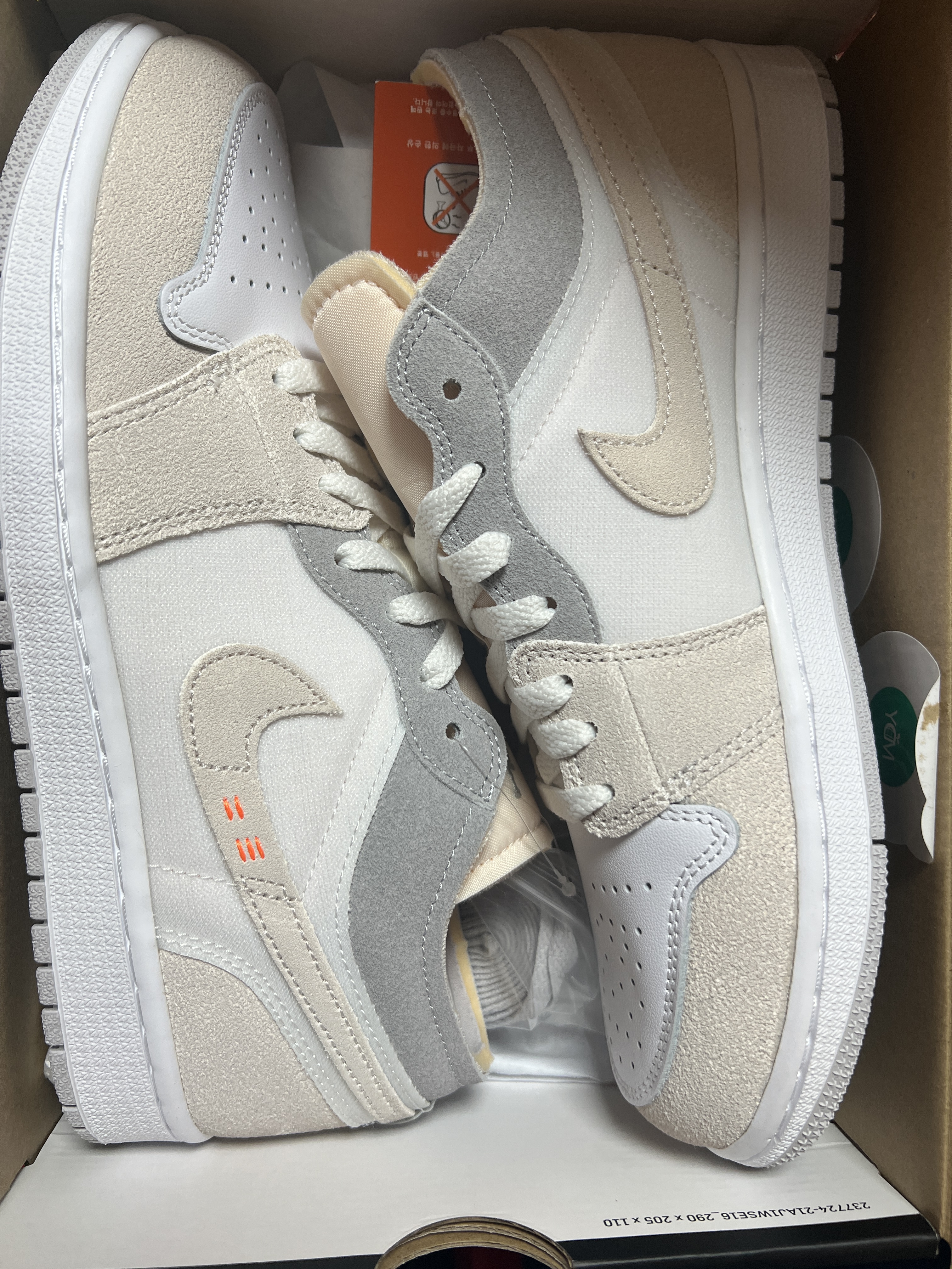 Jordan 1 Low SE Craft White and Phantom 착용 스타일