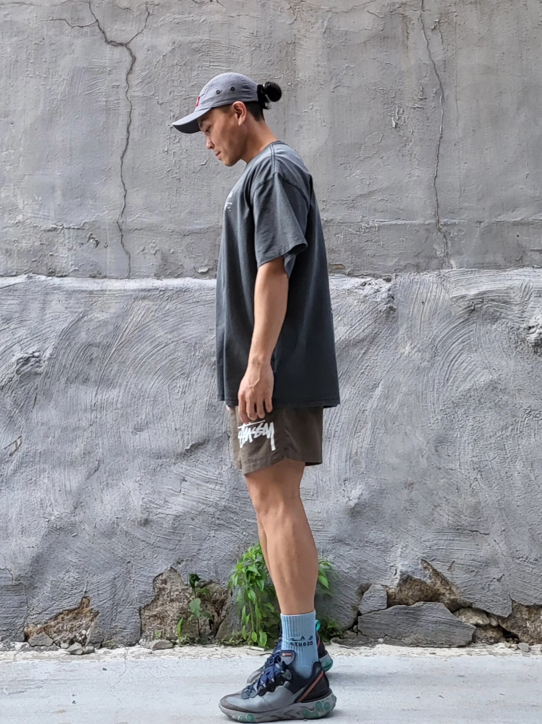Supreme Military Camp Cap Grey - 21SS, Converse x Patta Four Leaf Clover Short Sleeve T-Shirt Black 착용 스타일 - 1
