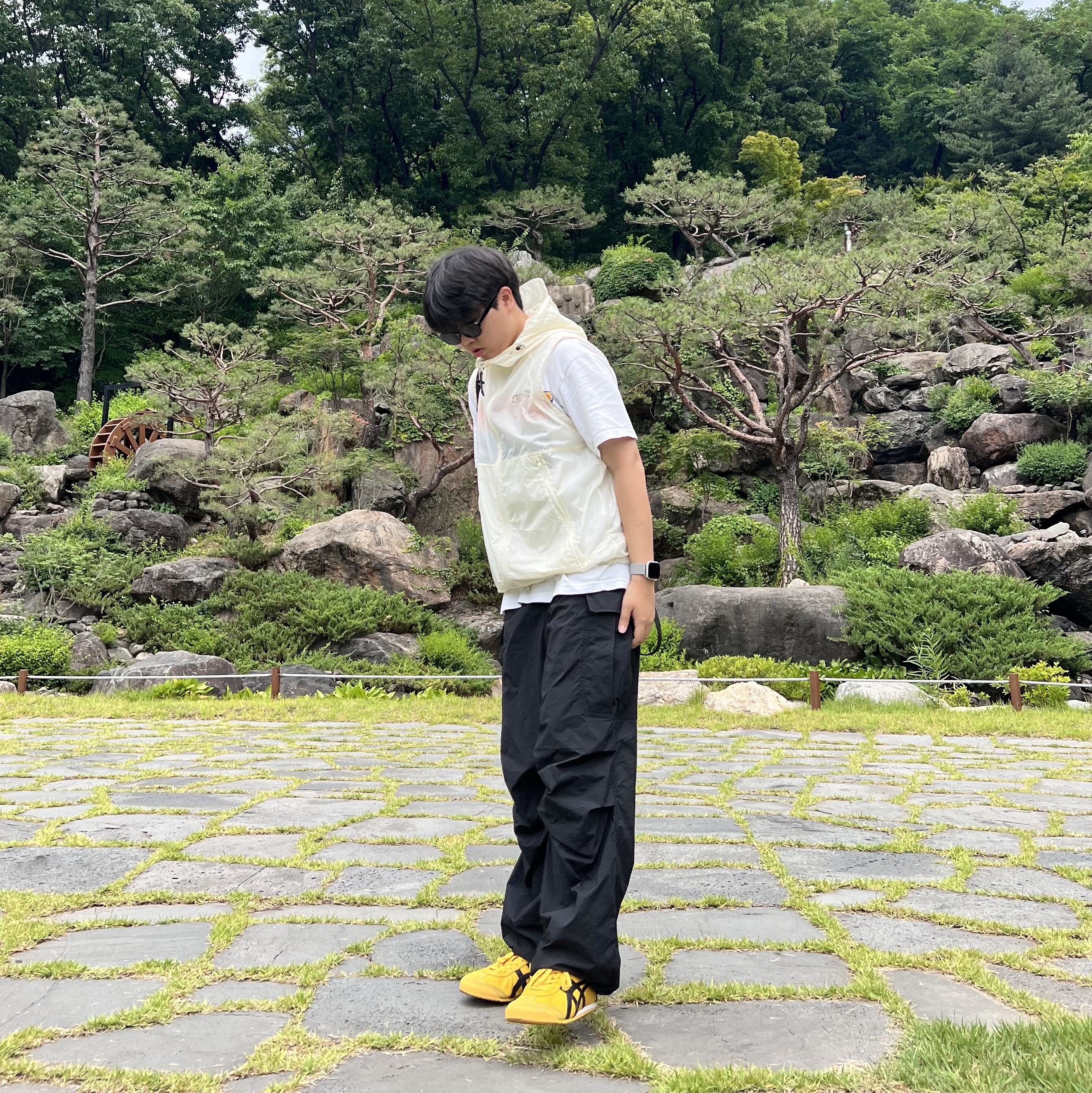 Onitsuka Tiger Mexico 66 Yellow Black 착용 스타일 - 2