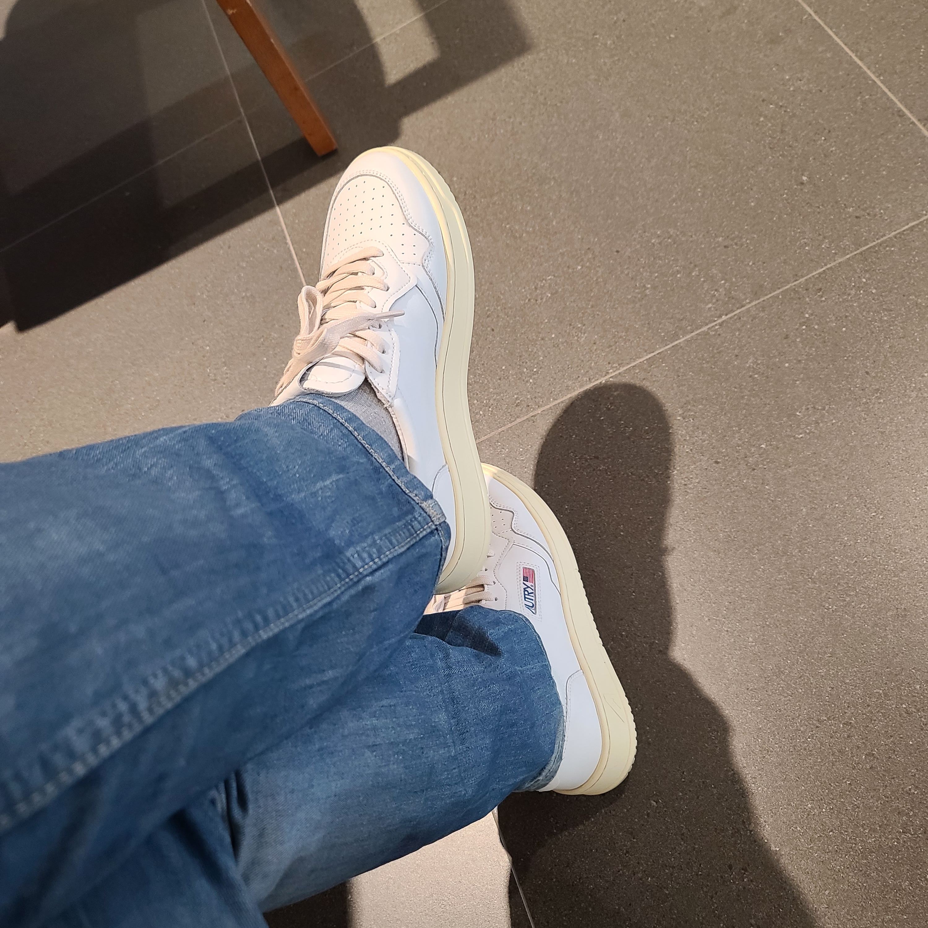 Autry Medalist Low Leather Sneakers White 착용 스타일