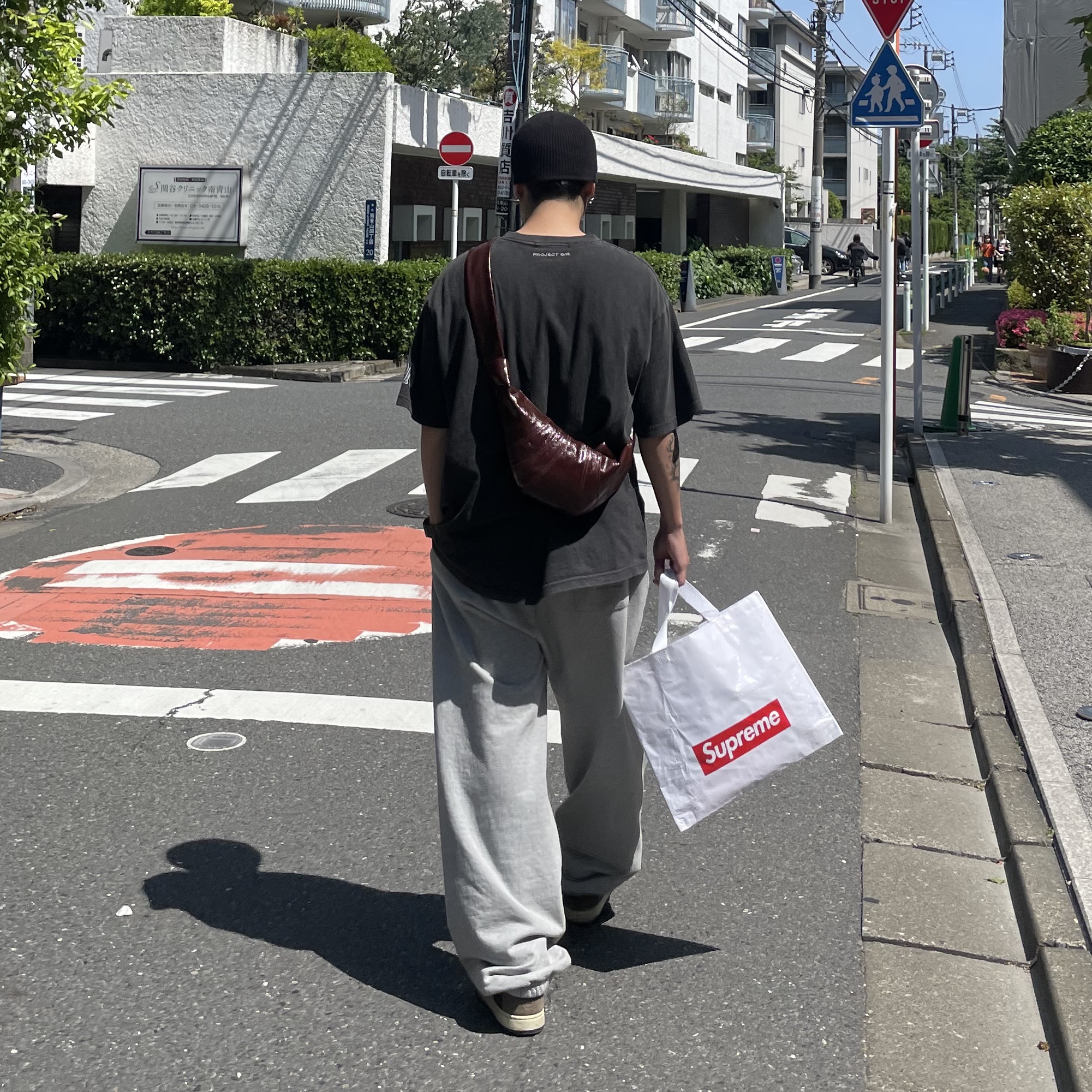 Lemaire Small Croissant Bag Chocolate Fondant, Project G/R Mind Slaughter Vintage Washeed T-Shirt Black 착용 스타일