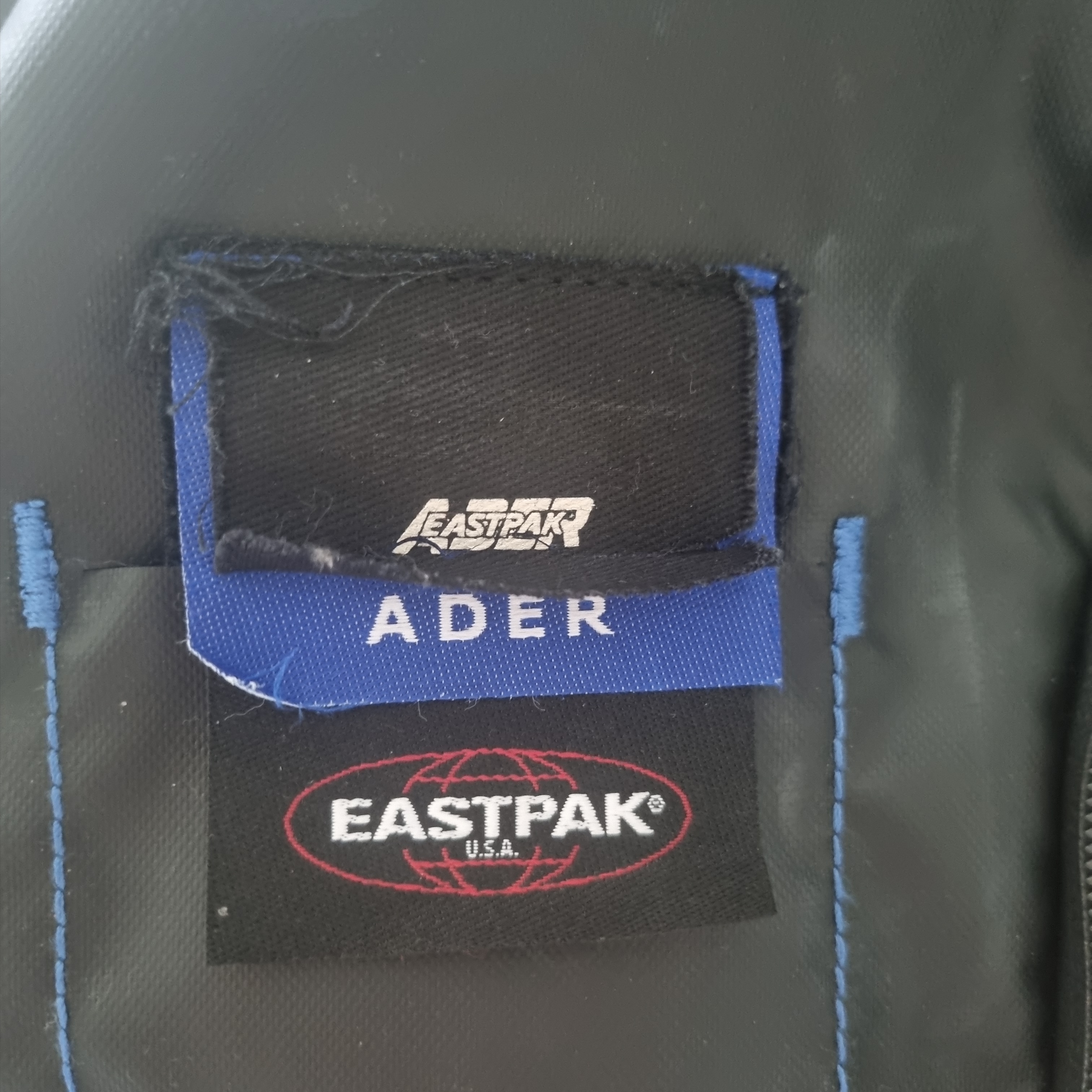 Ader Error x Eastpak Up-Down Sling Black 착용 스타일