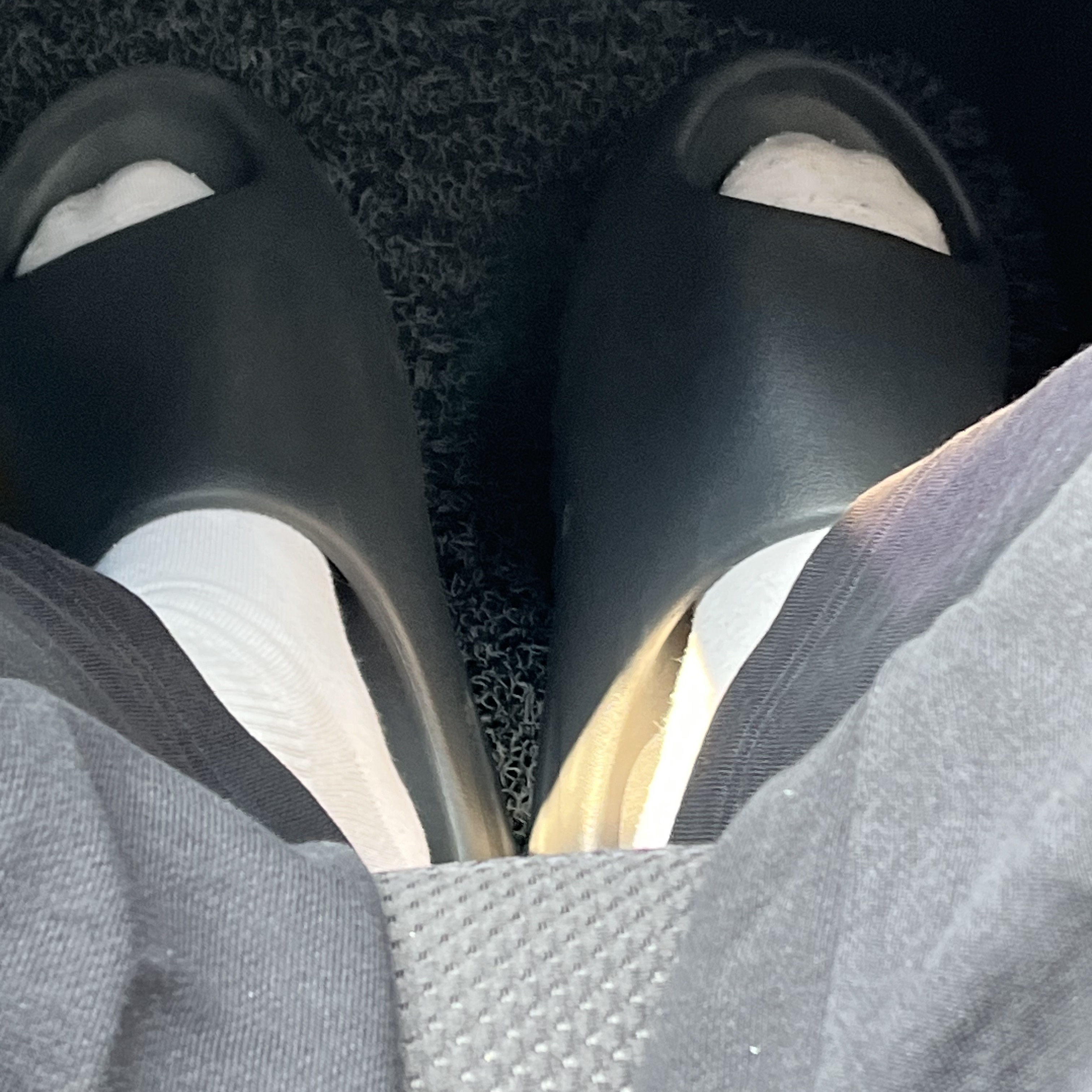 Adidas Yeezy Slide Onyx 착용 스타일