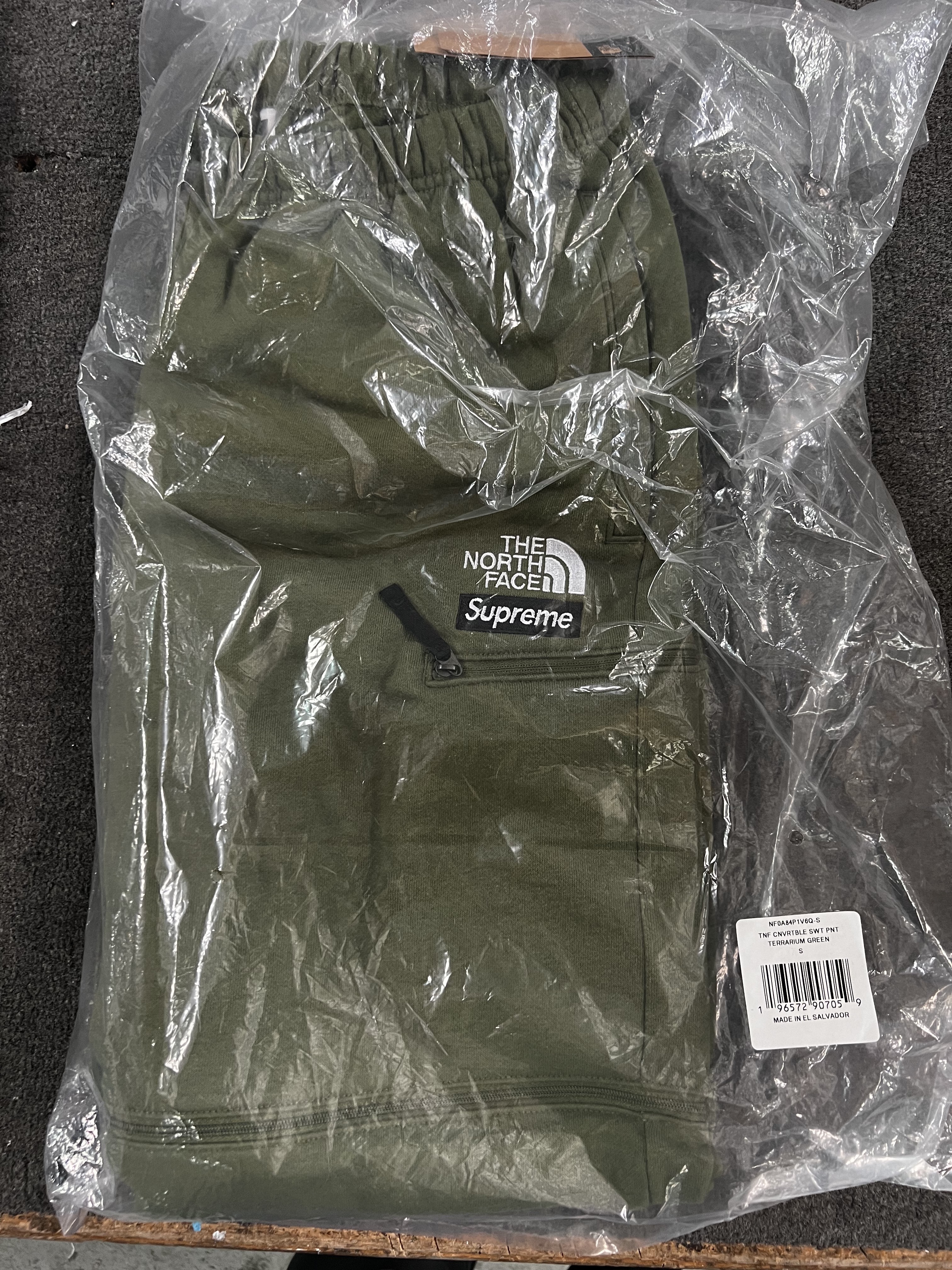 Supreme x The North Face Convertible Sweatpants Olive - 23SS 착용 스타일