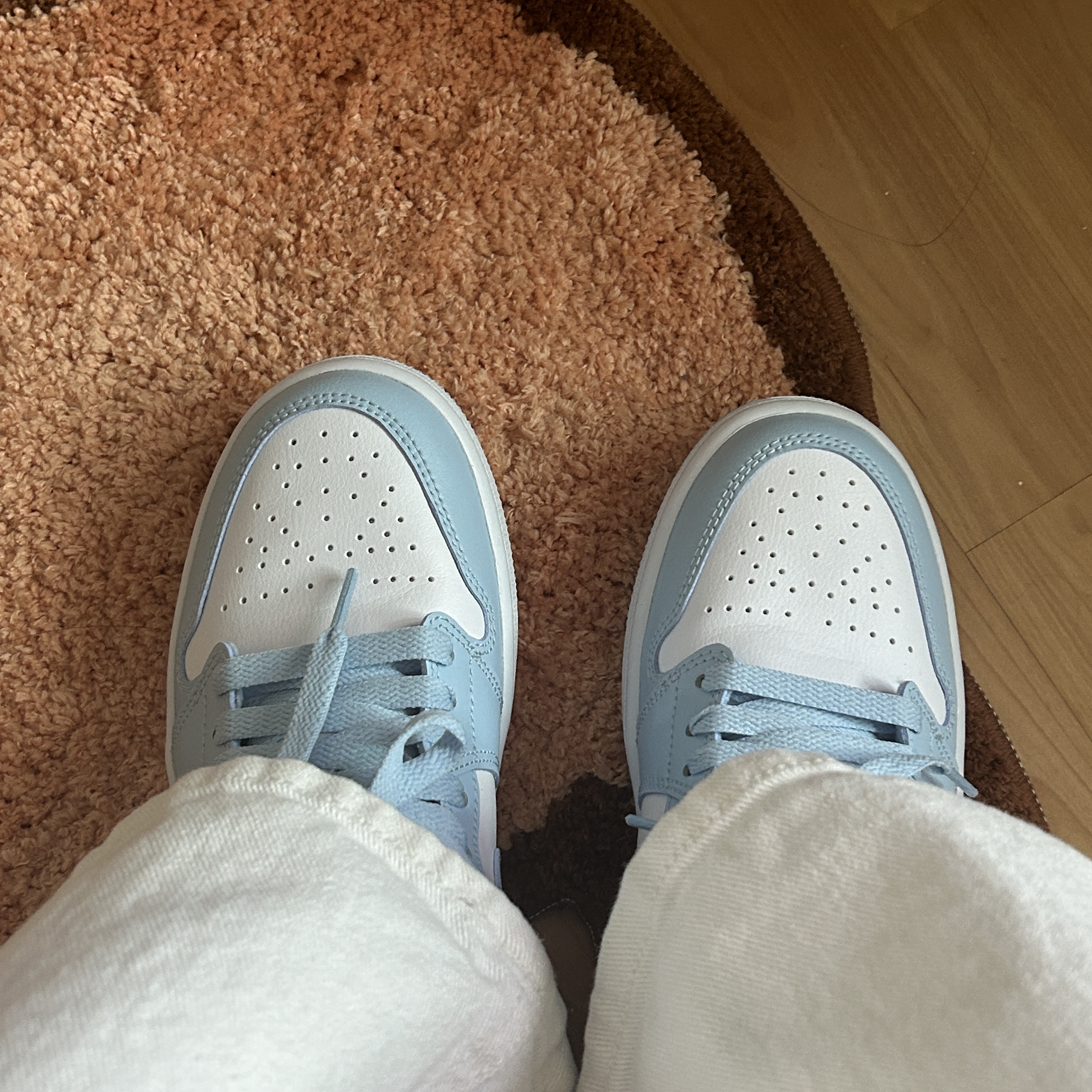 (W) Jordan 1 Low White Ice Blue 착용 스타일 - 3