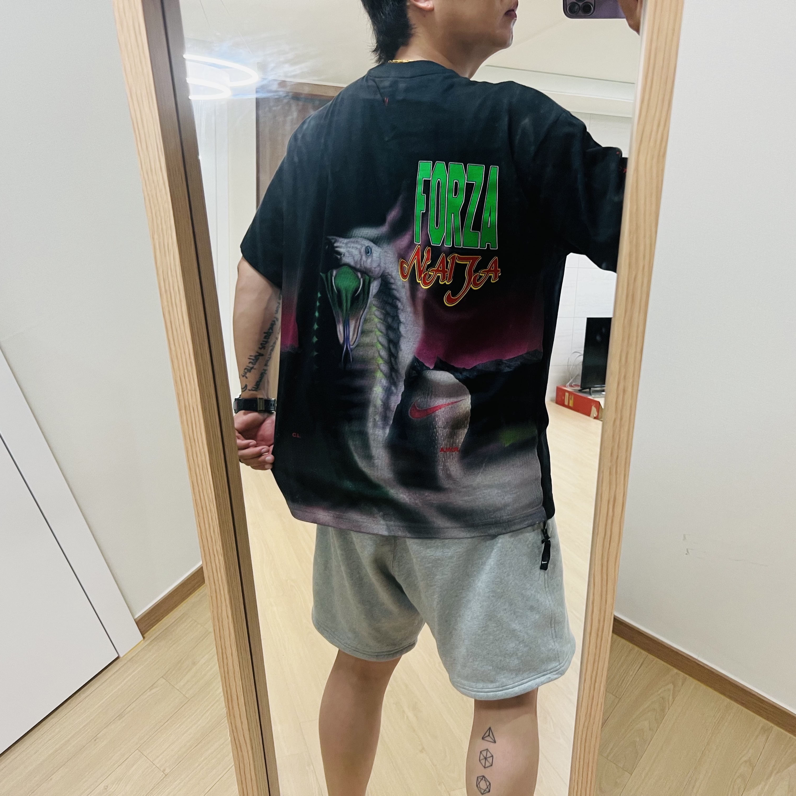 Nike x Off-White Air Max 97 Elemental Rose Serena Queen, Nike x Drake Nocta Cobra T-Shirt Black - Nocta Exclusive 착용 스타일 - 4