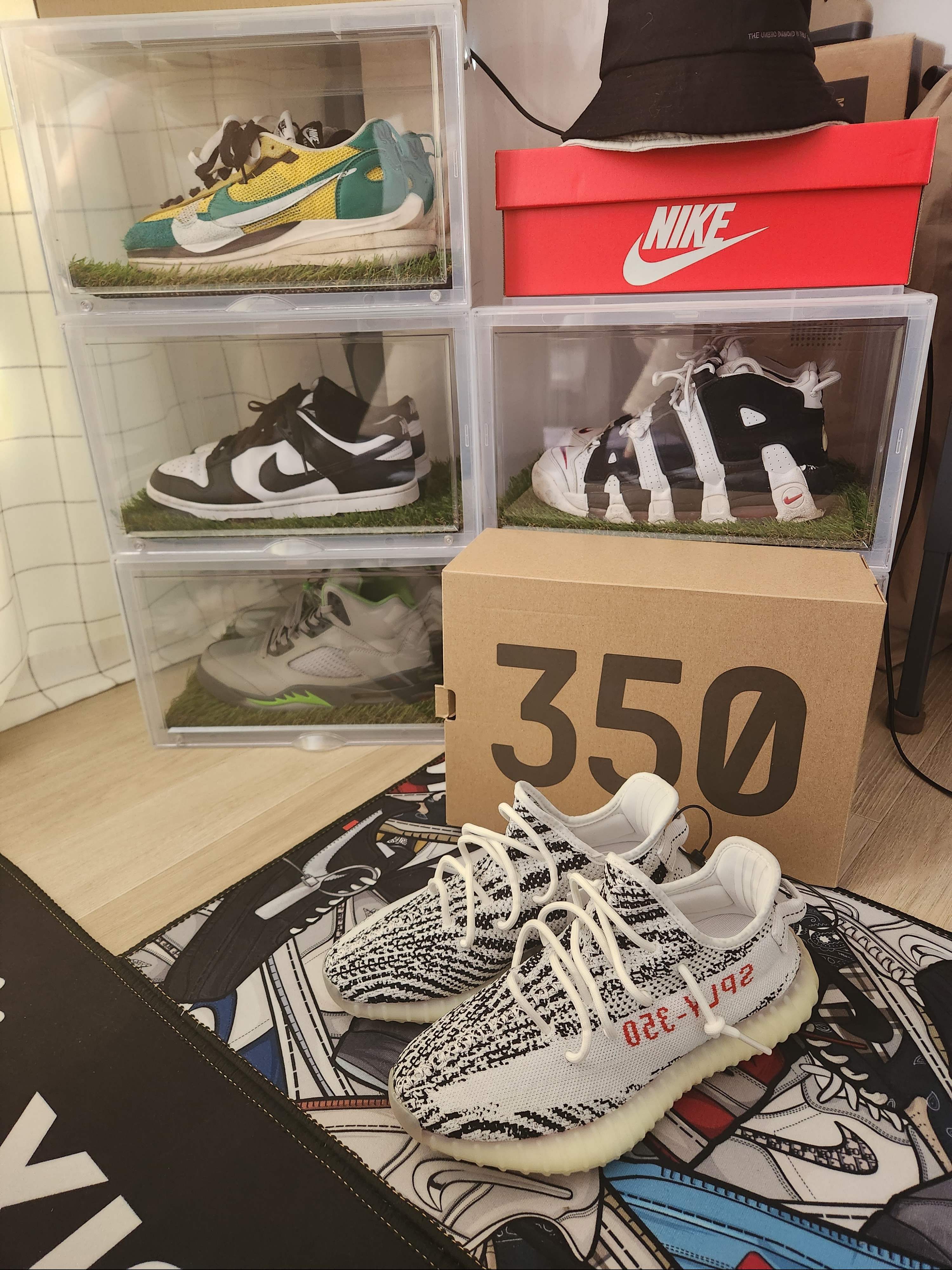 Adidas Yeezy Boost 350 V2 Zebra 2017/2019/2020, Nike x Sacai VaporWaffle Tour Yellow & Gorge Green Sail 착용 스타일