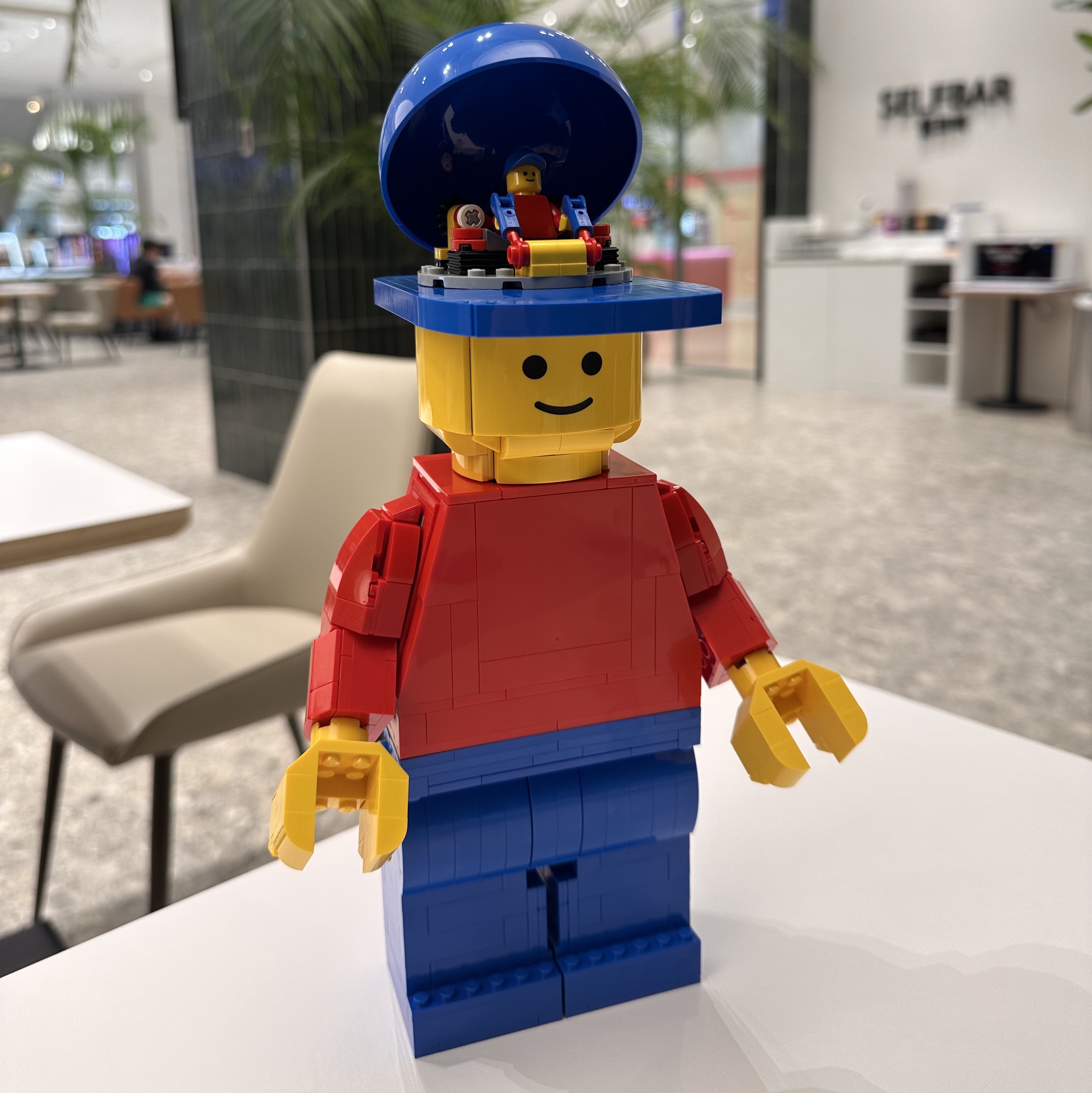 Lego Up-Scaled Lego Minifigure 착용 스타일