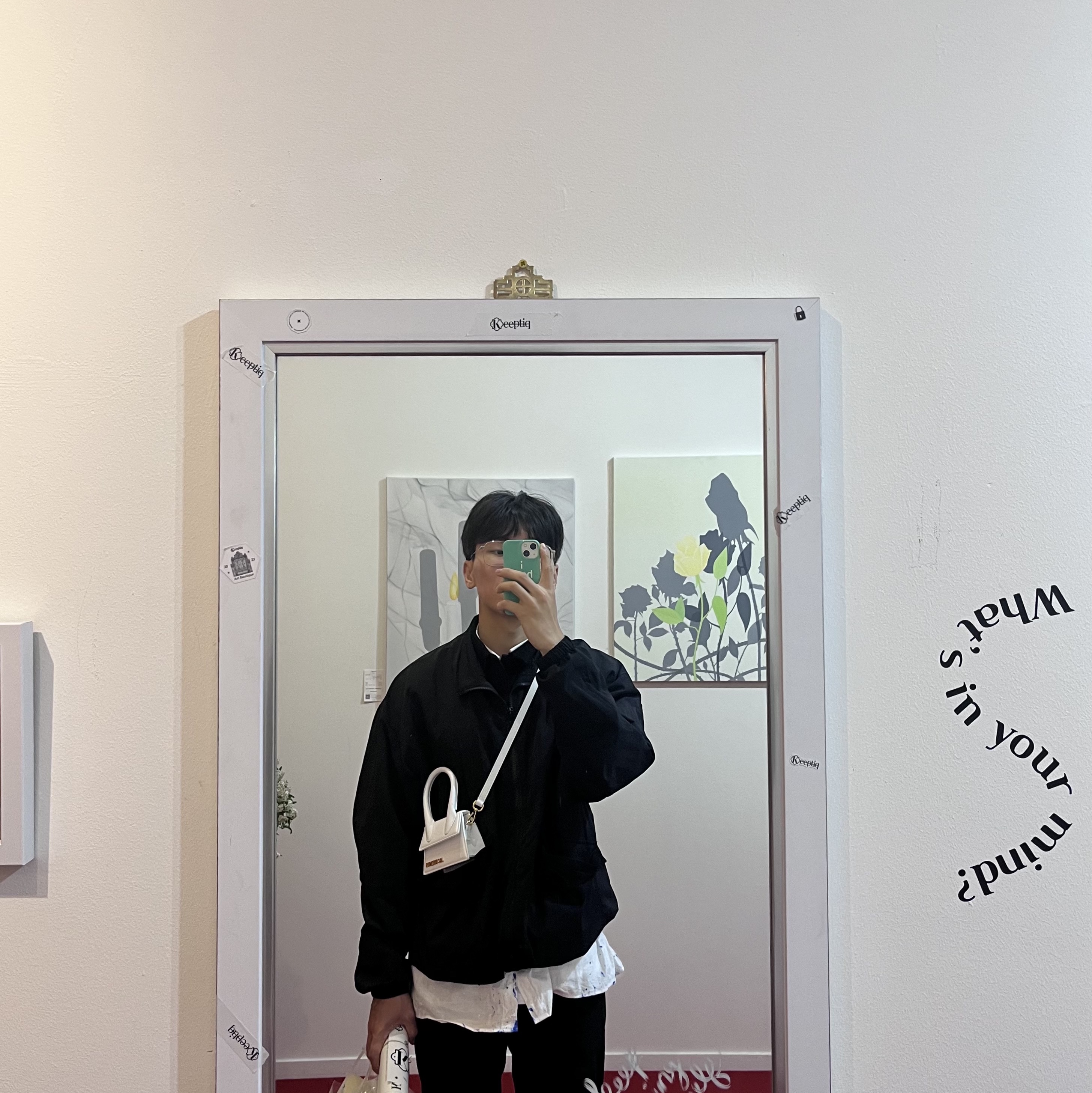 Jacquemus Le Chiquito Signature Leather Mini Handbag White 착용 스타일