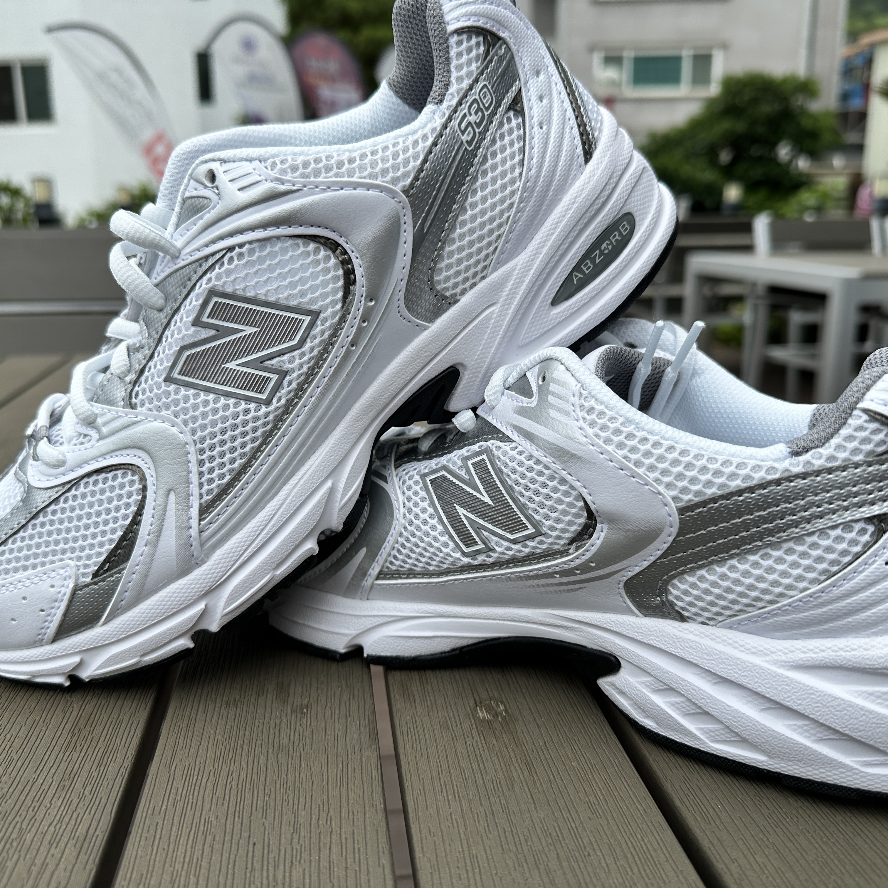 New Balance 530 White Silver 착용 스타일