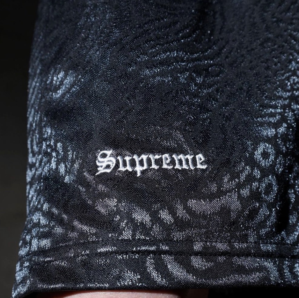 Supreme Pigment Canvas S Logo 6-Panel Lime - 23SS, Supreme x Umbro Jacquard Animal Print Soccer Jersey White - 23SS 착용 스타일 - 5