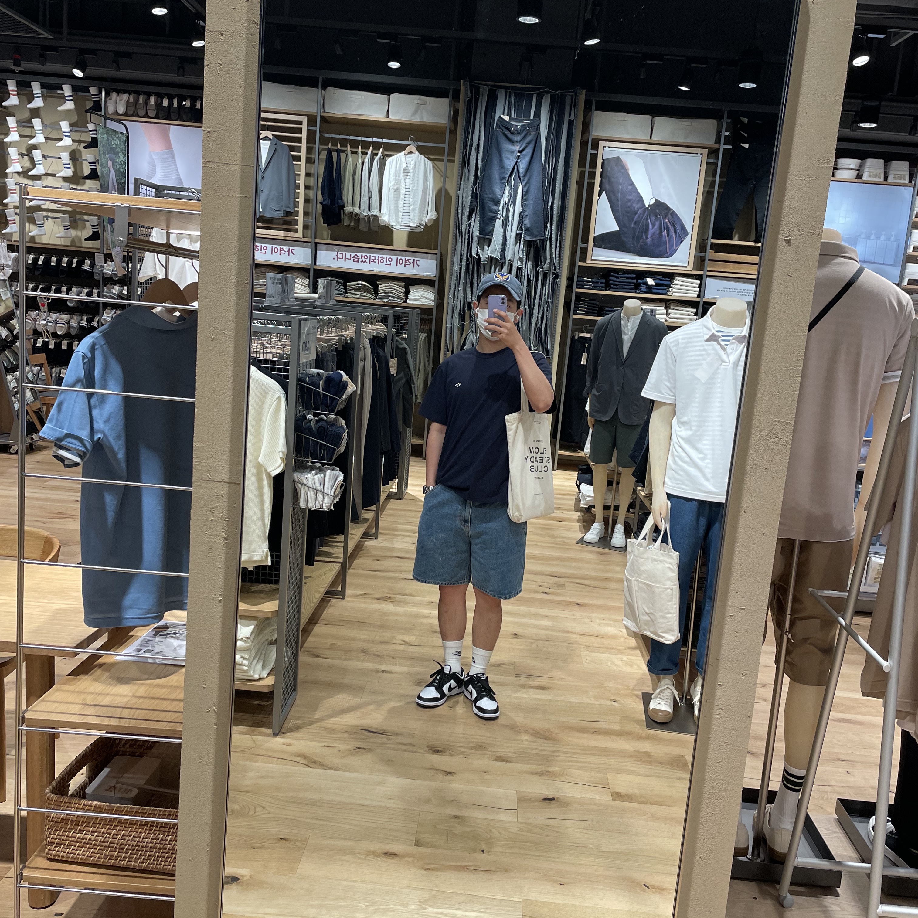 나이키 덩크 로우 레트로 블랙, 더블알엘 가먼트 다잉 트윌 볼캡 블루 착용 스타일 - 1