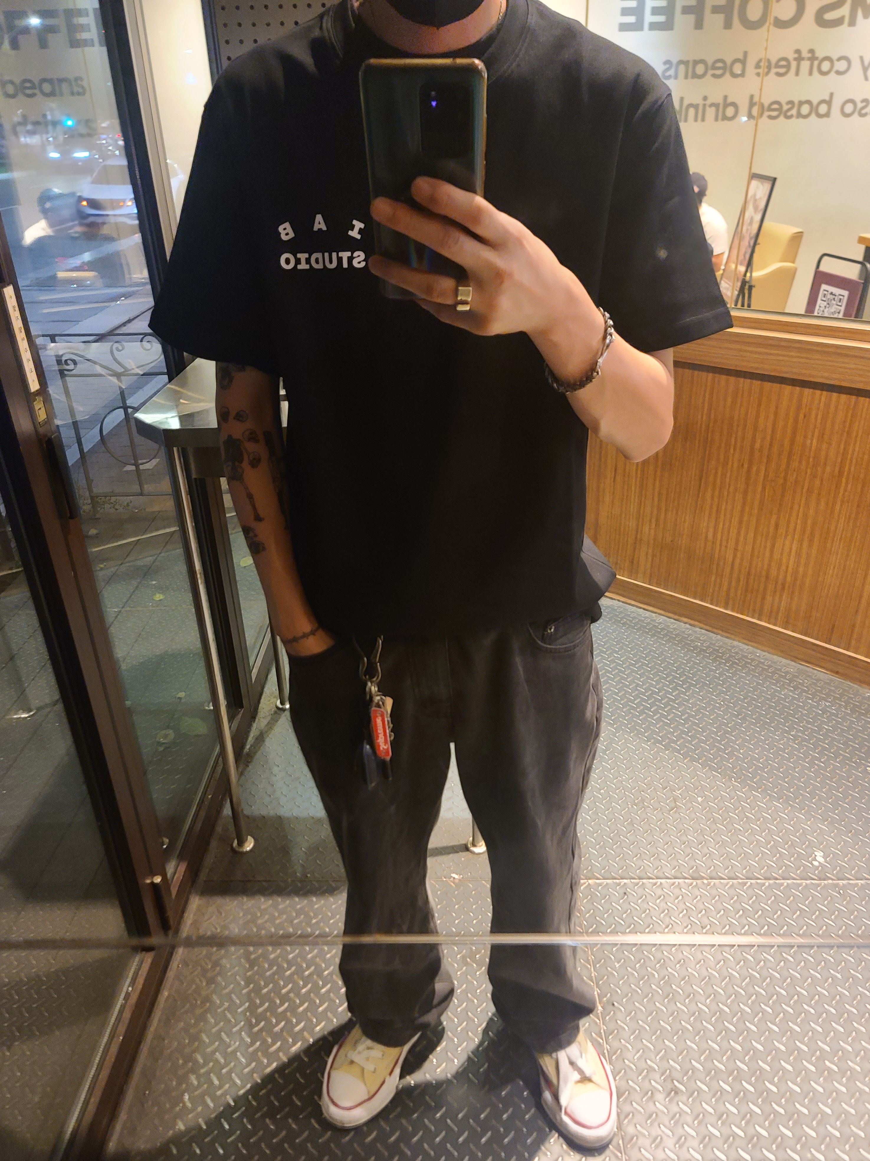 Maison Mihara Yasuhiro Peterson OG Sole Canvas Low-top Sneakers Natural, IAB Studio T-Shirt Black 착용 스타일
