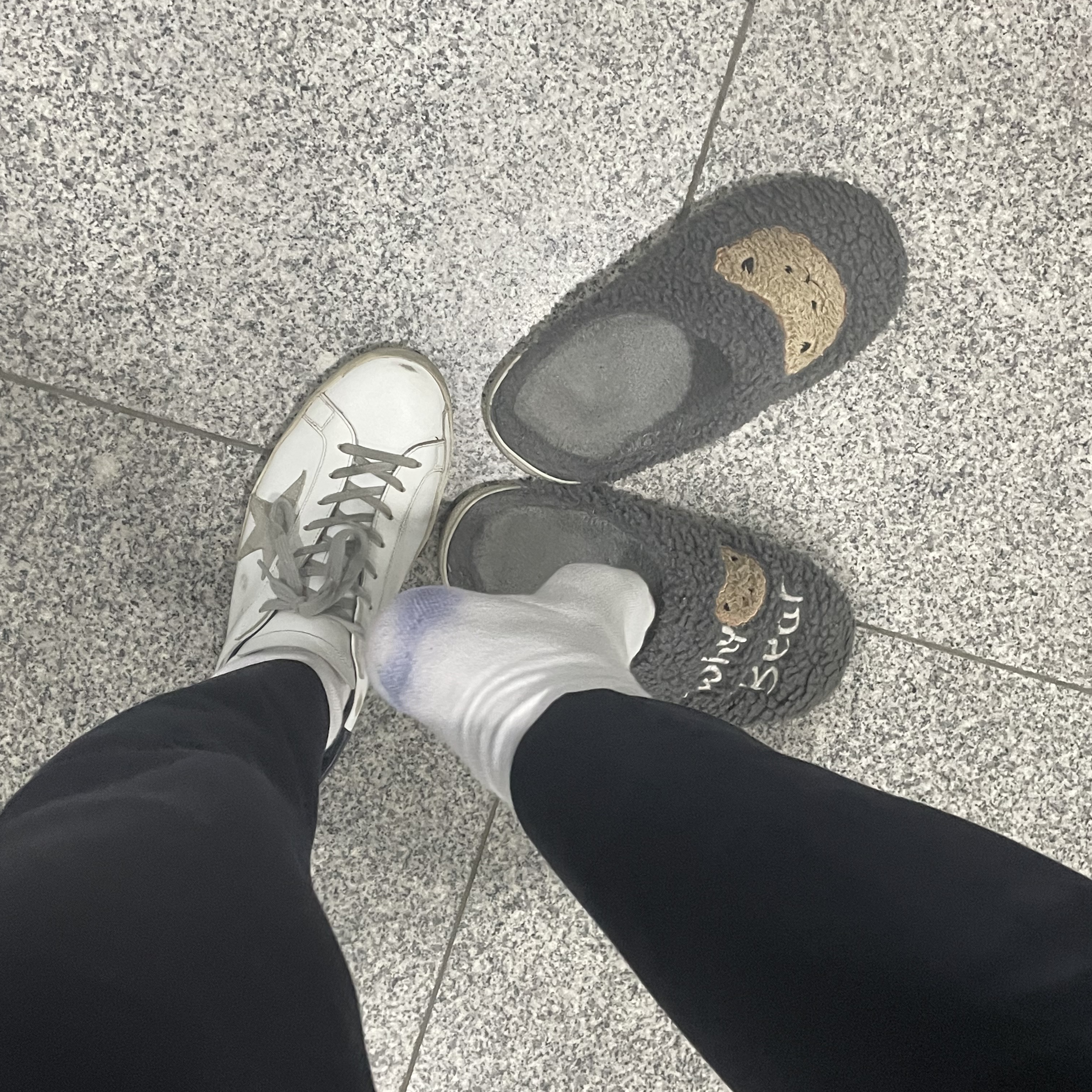 Golden Goose Superstar White Cream Blue Heel Tab Sneakers 착용 스타일