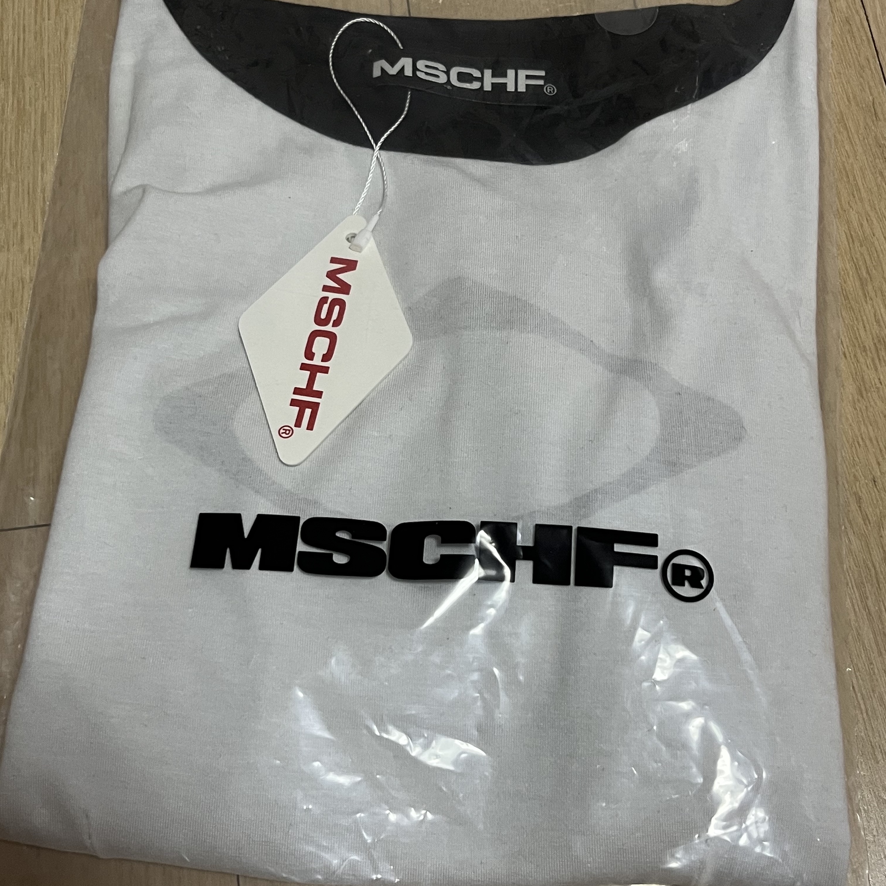 (W) Mischief Front Darted Long Sleeve Top White 착용 스타일