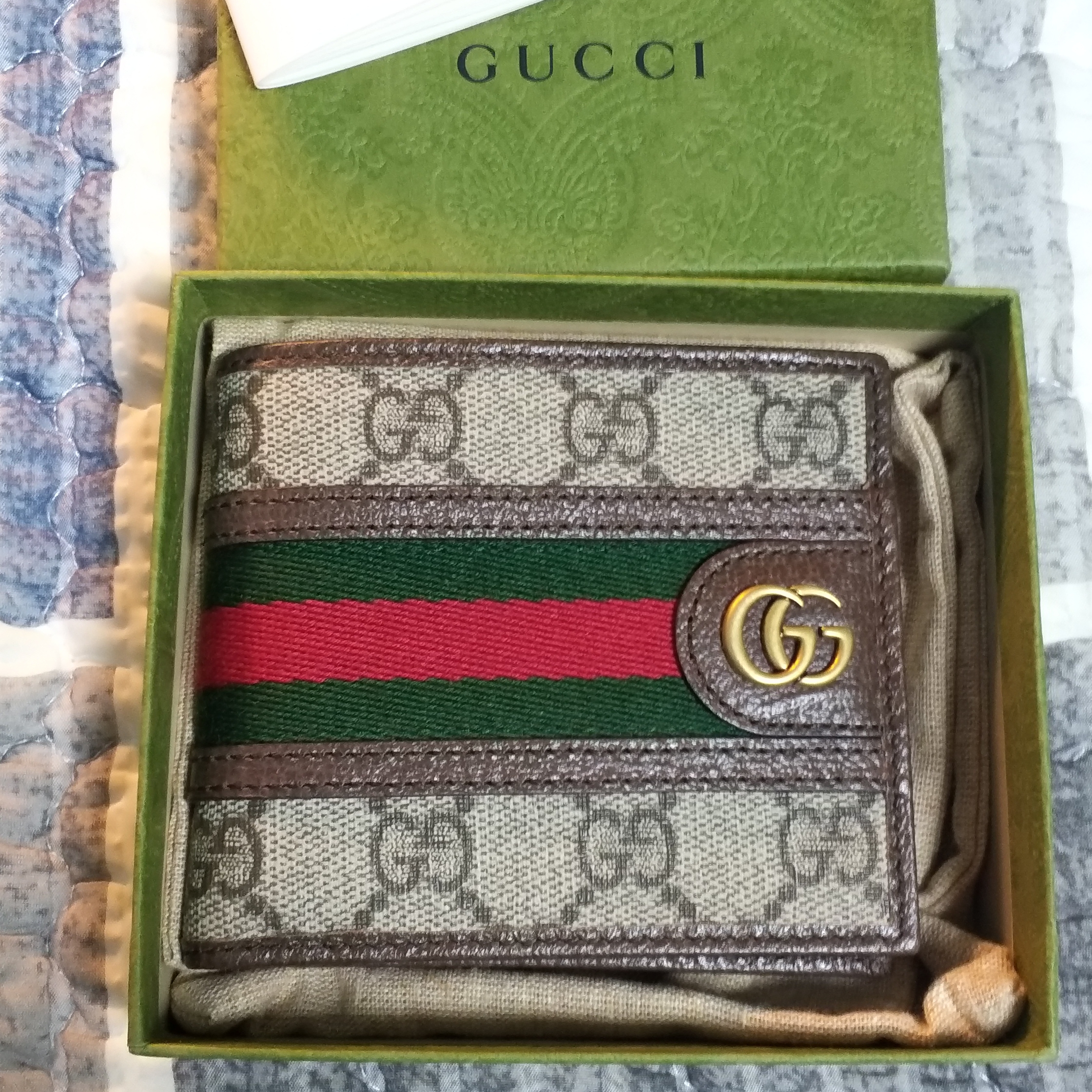 Gucci Ophidia GG Wallet Beige Ebony 착용 스타일