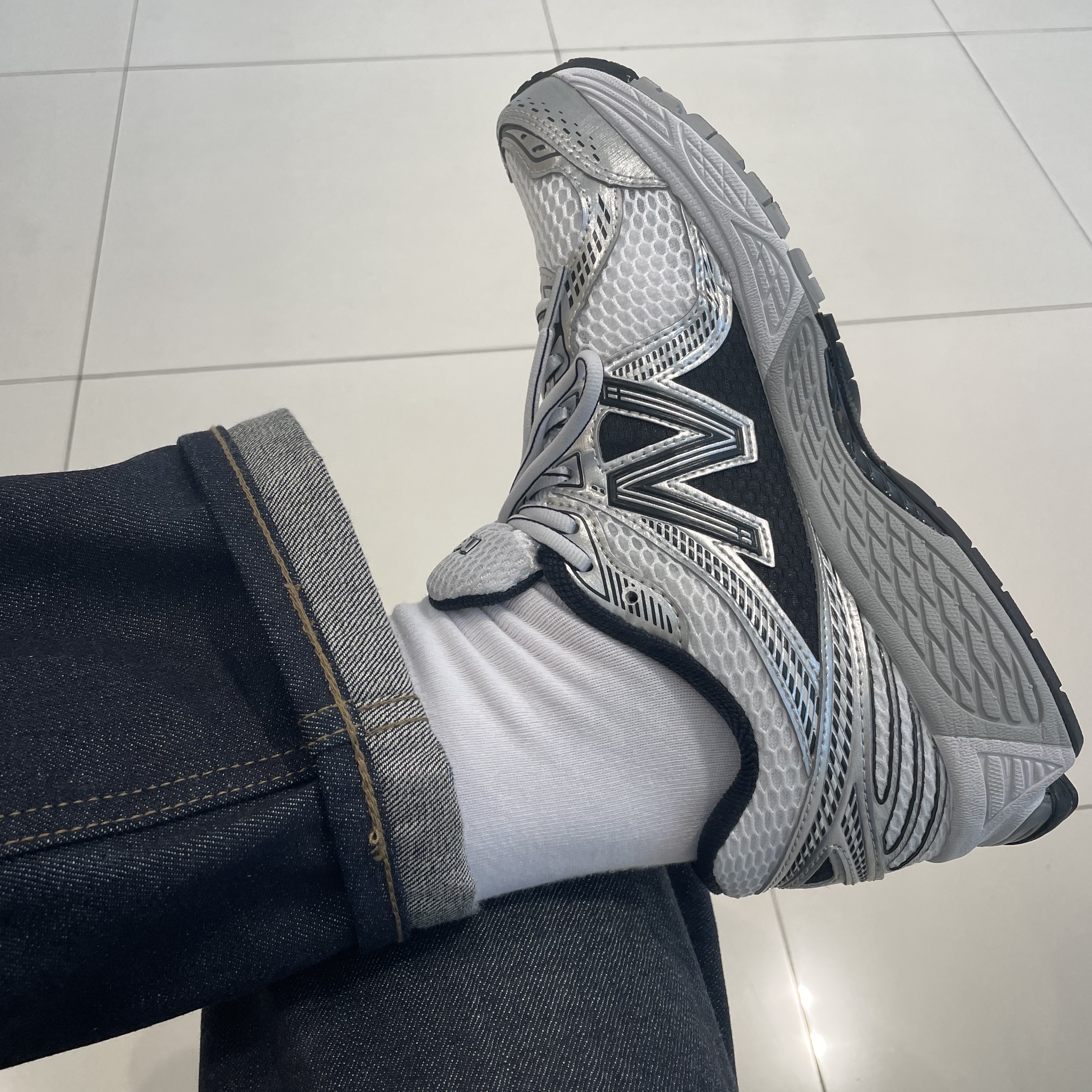 New Balance 860v2 White Black 착용 스타일