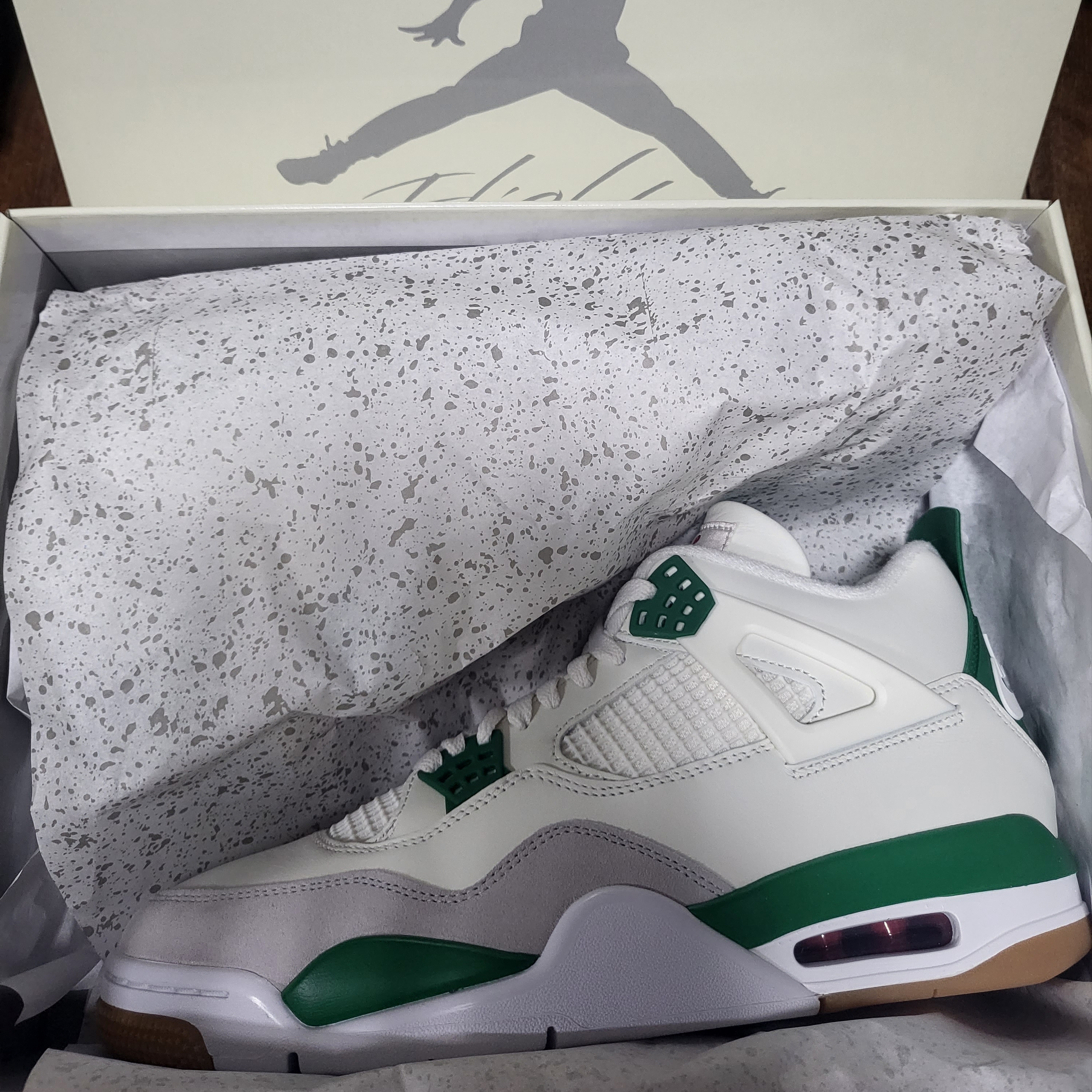 Jordan 4 x Nike SB Retro SP Pine Green 착용 스타일