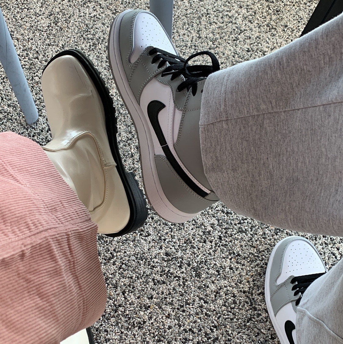 Jordan 1 Mid Light Smoke Grey 착용 스타일