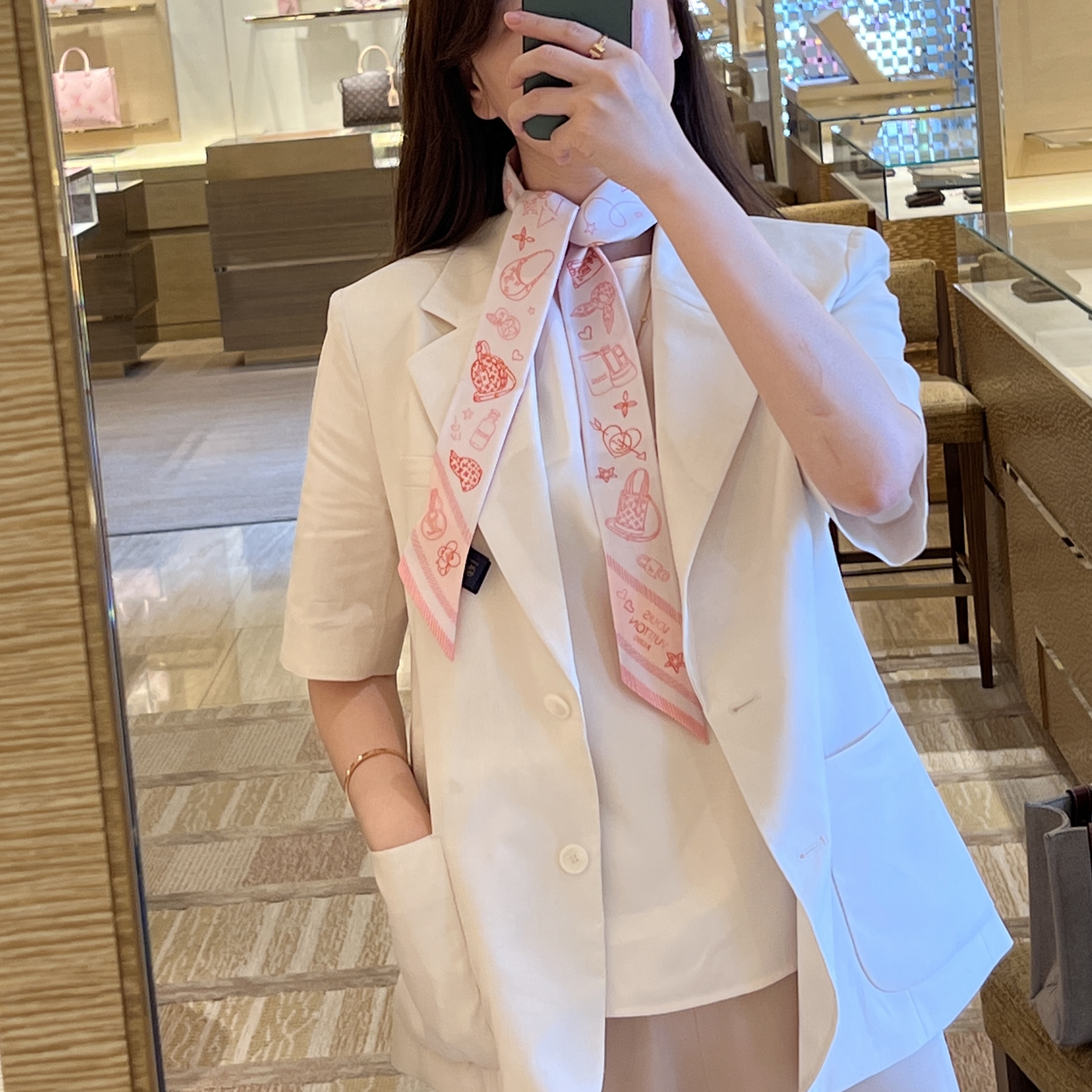 (W) Louis Vuitton LV Wishlist Bandeau Light Pink 착용 스타일 - 2