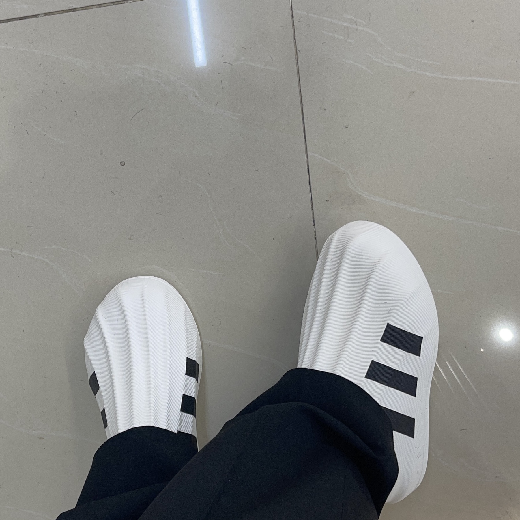 Adidas Adifom Superstar Core White 착용 스타일