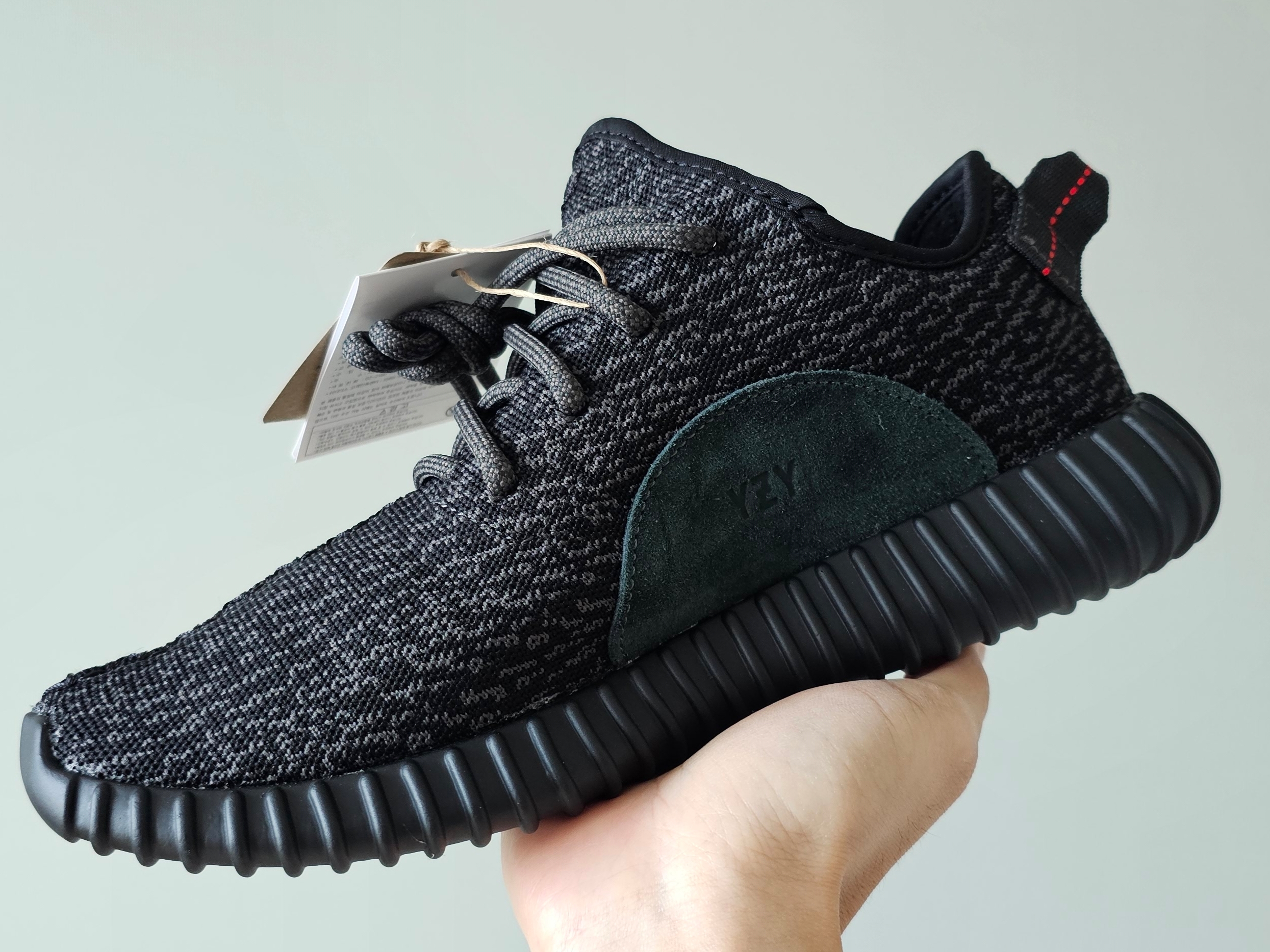 Adidas Yeezy Boost 350 Pirate Black 2023 착용 스타일