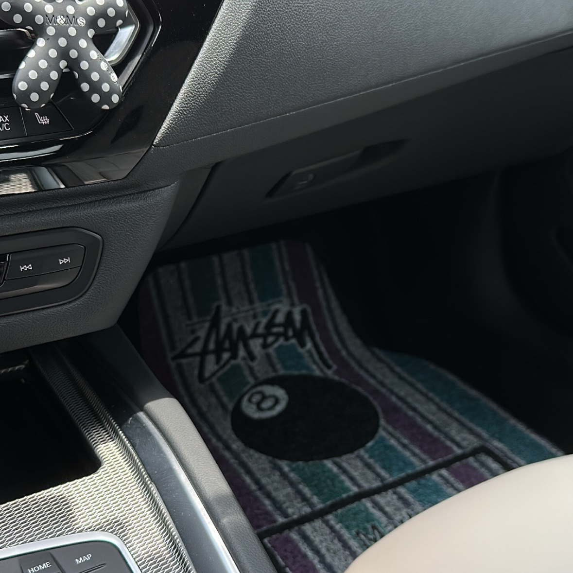 Stussy x Martine Rose Car Mat Set 착용 스타일